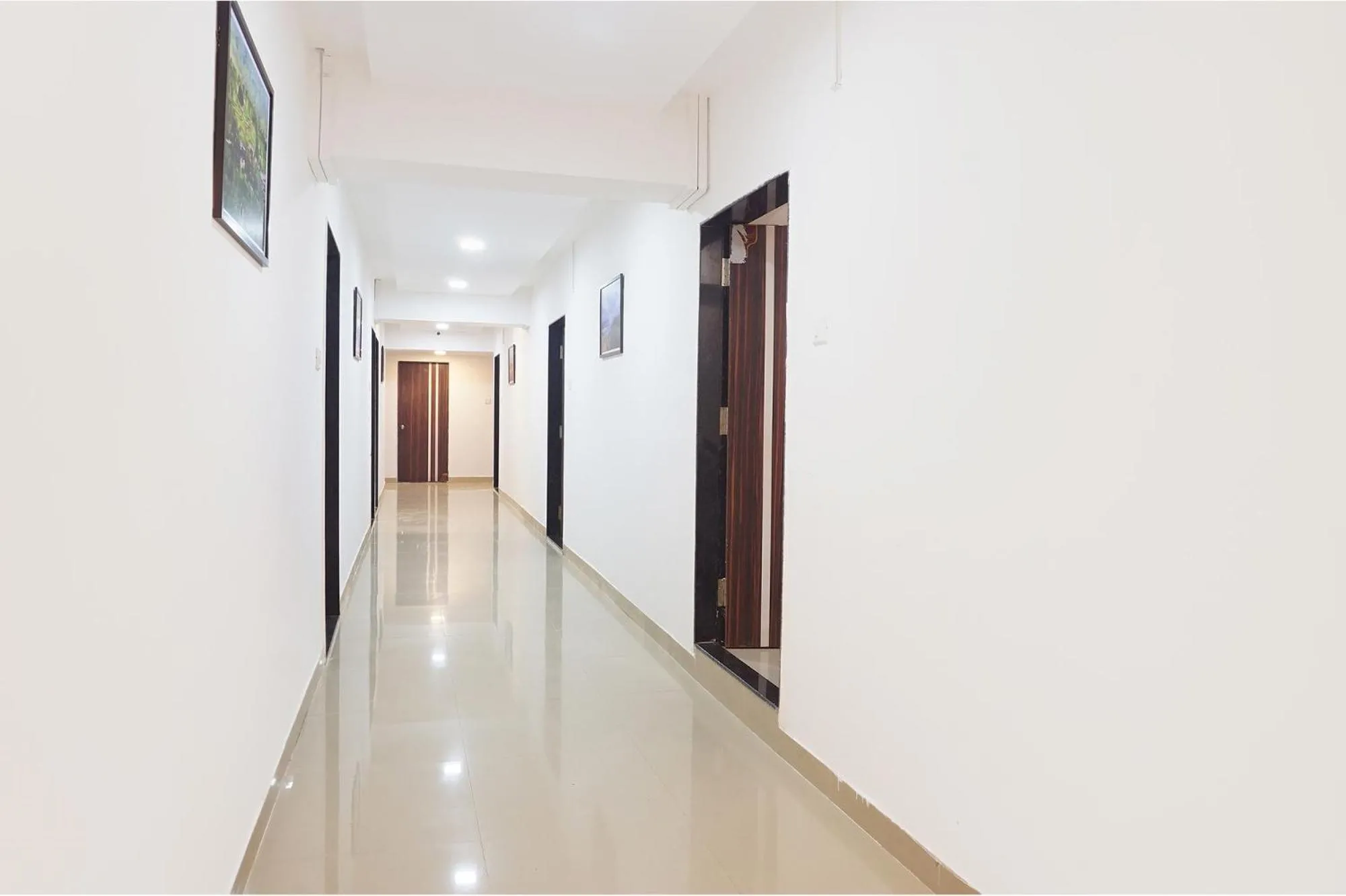 FabHotel Vardhan Plaza