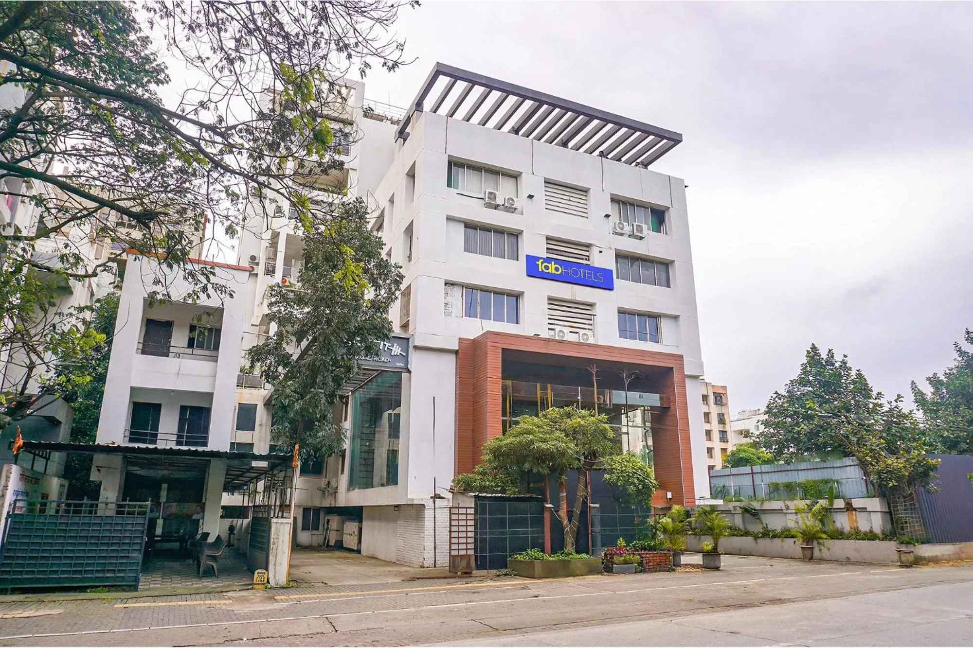 FabHotel Vardhan Plaza