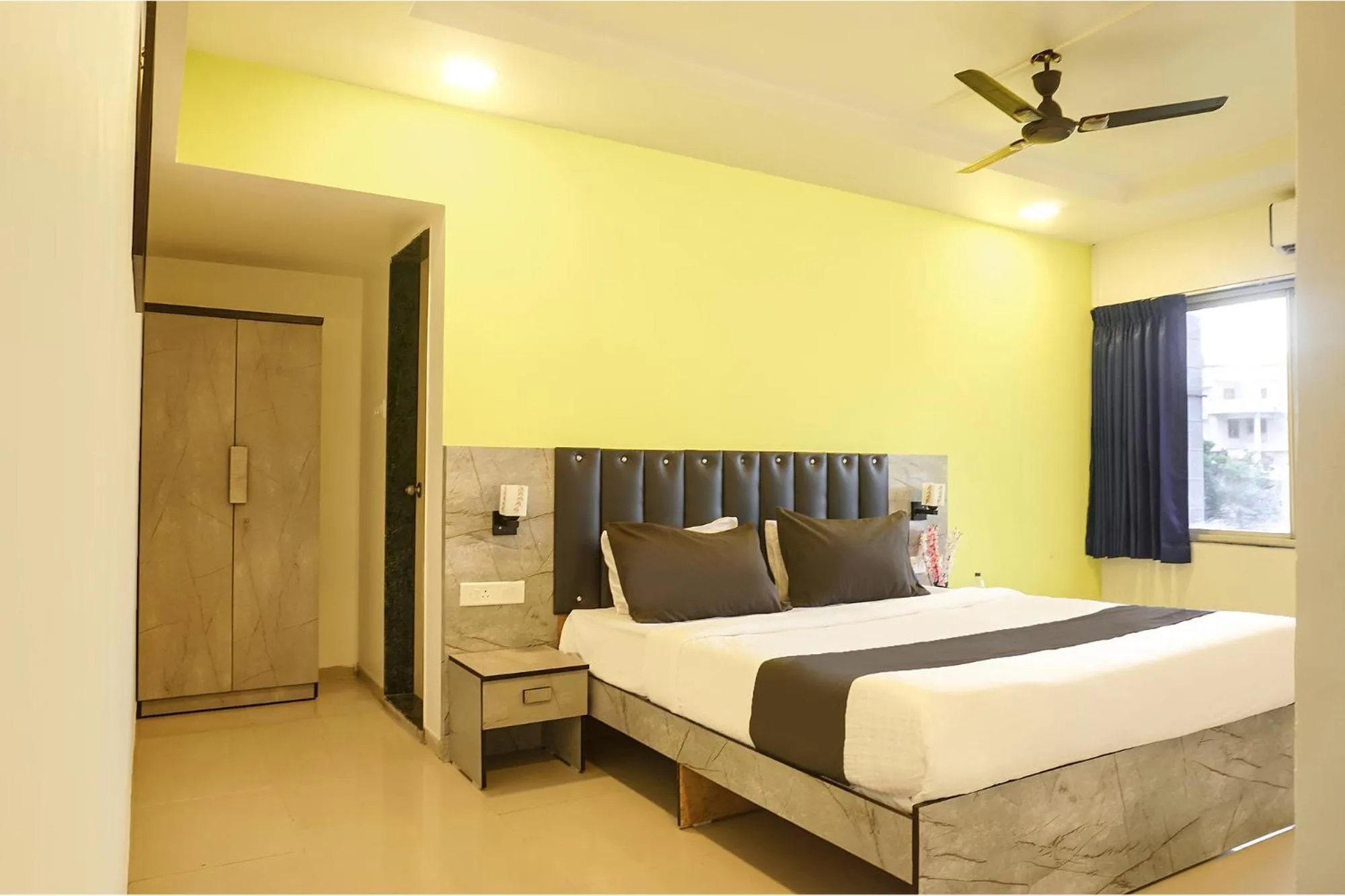 Deluxe Room - single occupancy in FabHotel Vardhan Plaza