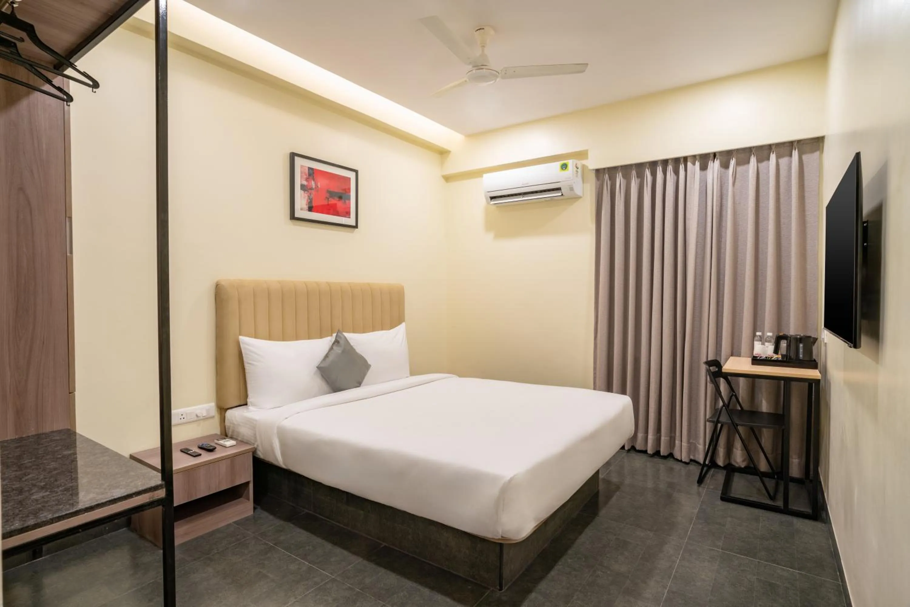 Bed in Stae Hotel-Madhapur