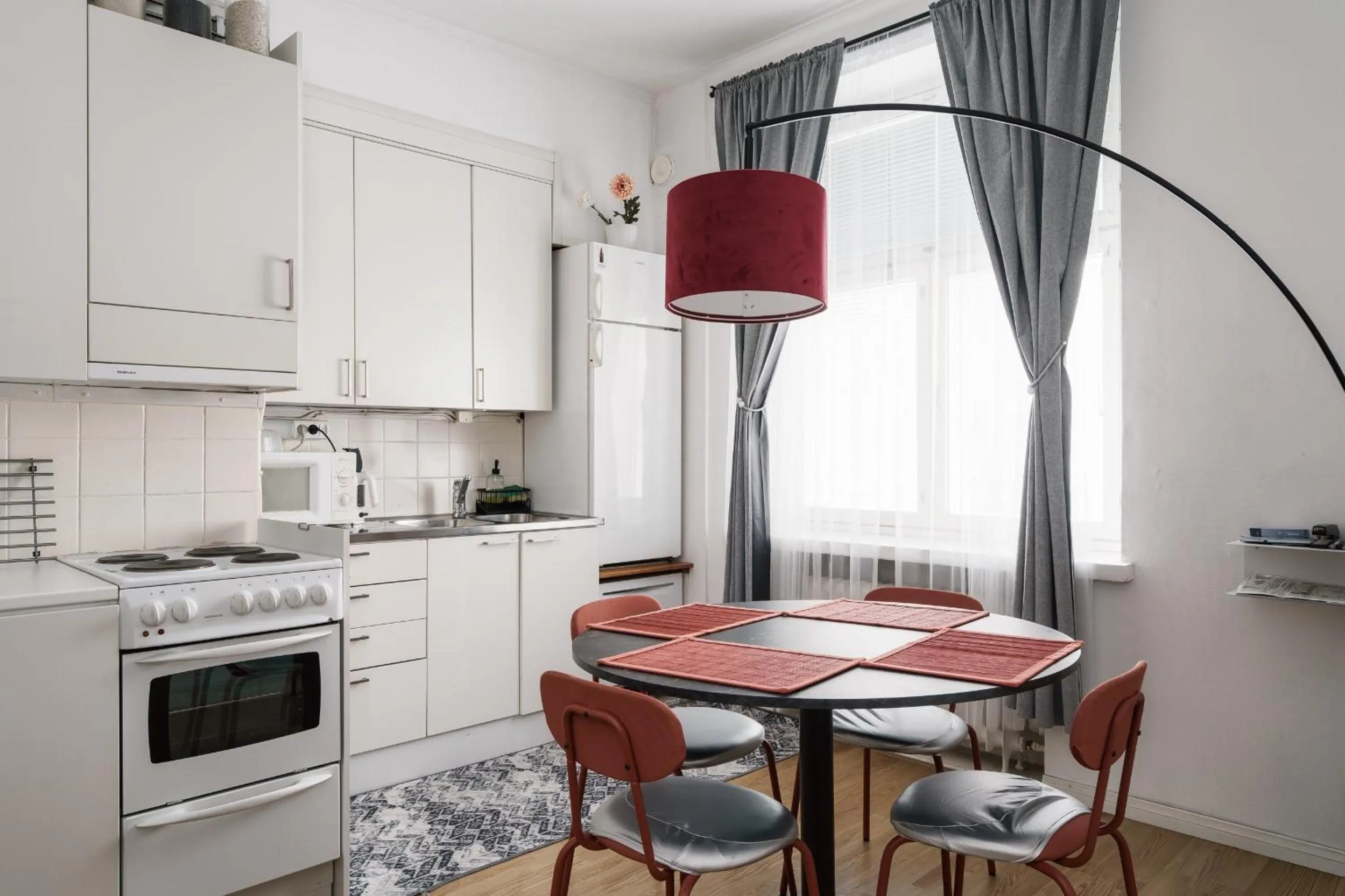 1BR Demure Design & Urban Living in Kamppi
