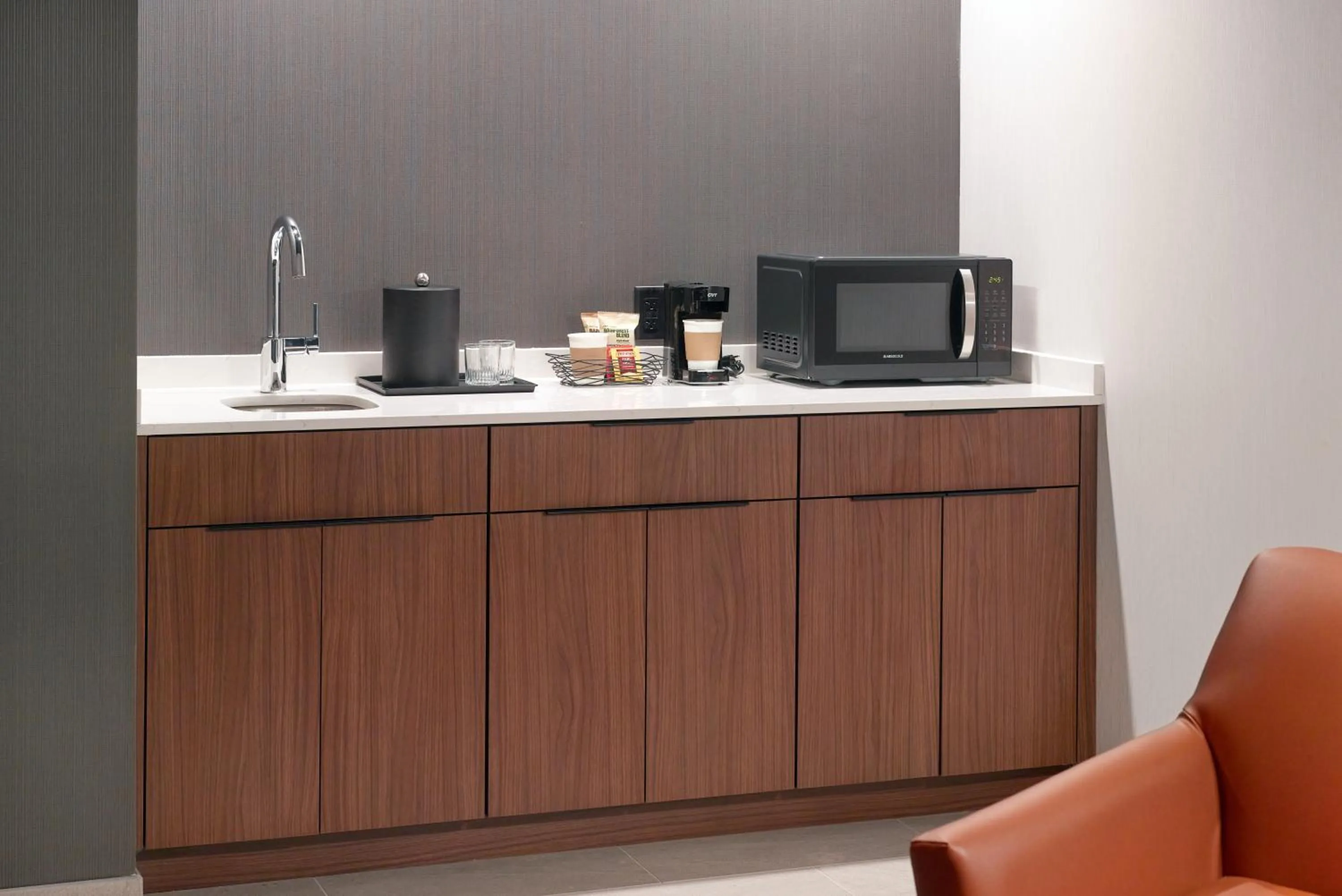 Coffee/tea facilities in Courtyard by Marriott Atlanta Covington