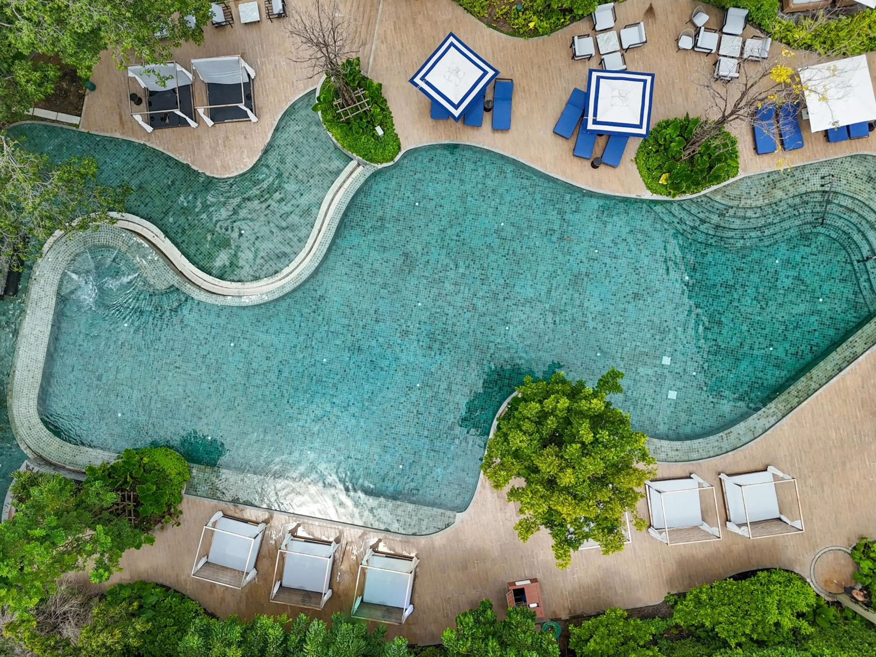 Swimming pool in Marriott Executive Apartments, Bangkok Townhall Sukhumvit