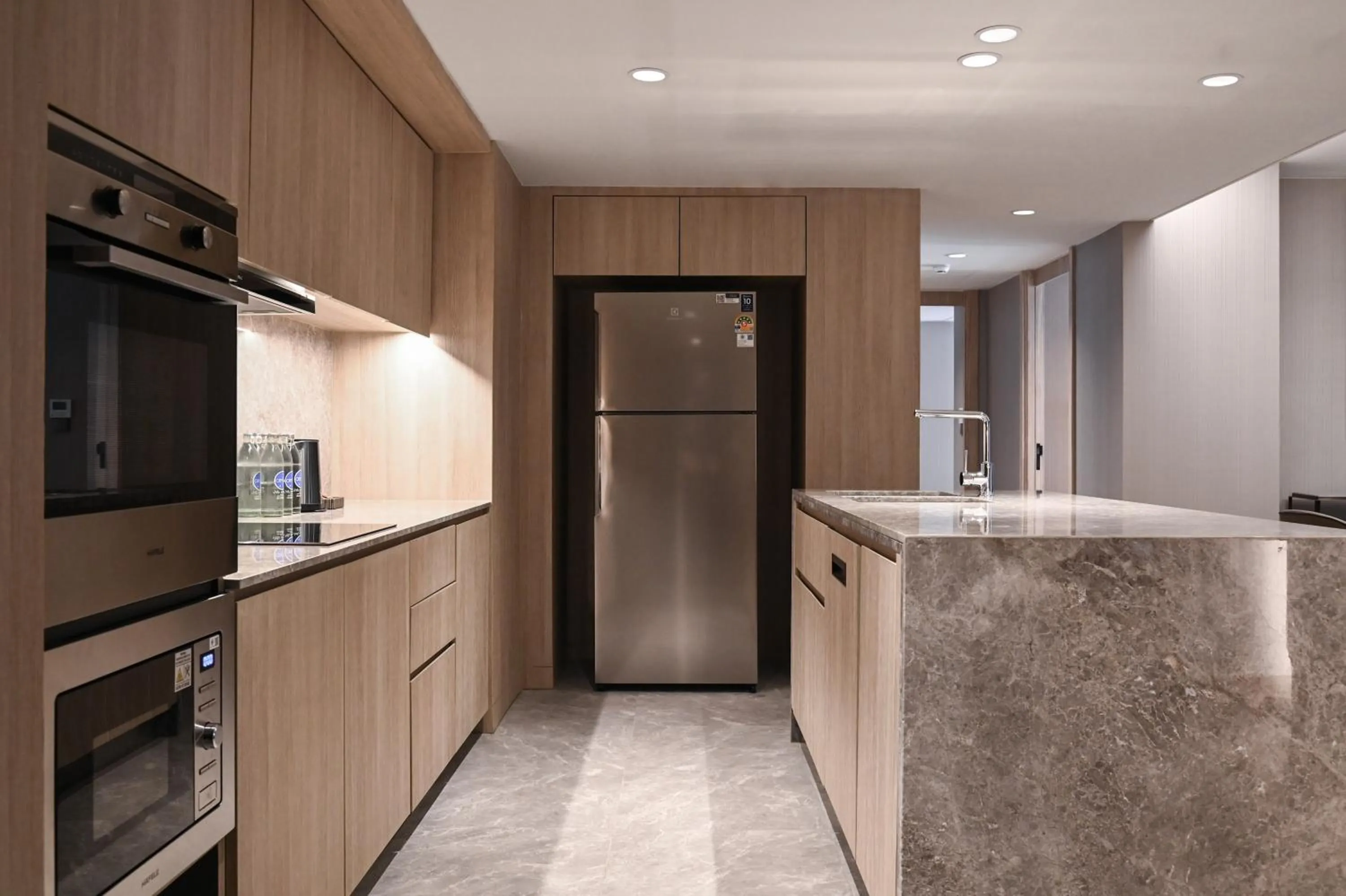 Kitchen or kitchenette in Marriott Executive Apartments, Bangkok Townhall Sukhumvit