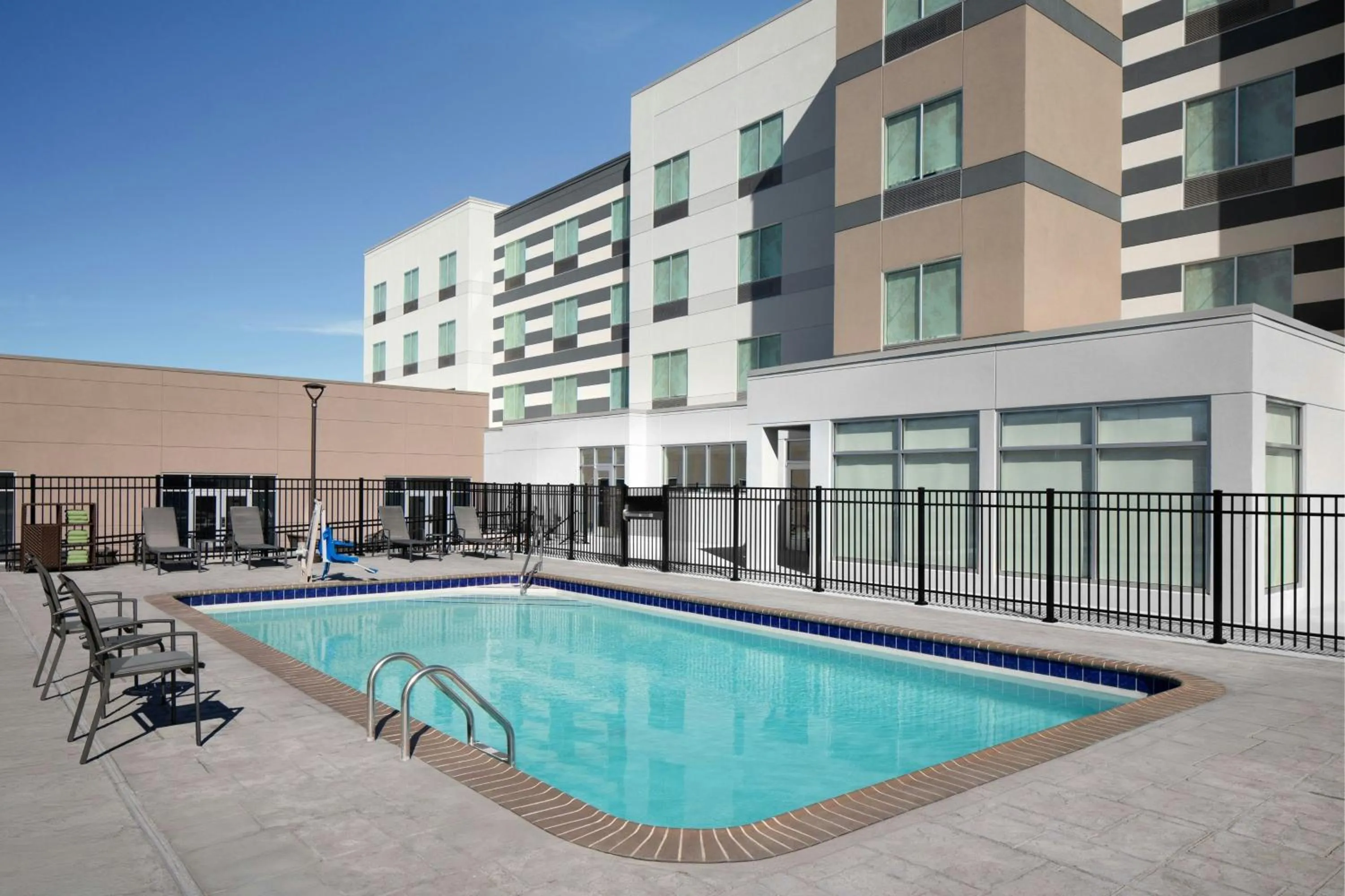Swimming pool in Fairfield by Marriott Inn & Suites Nashville Bellevue