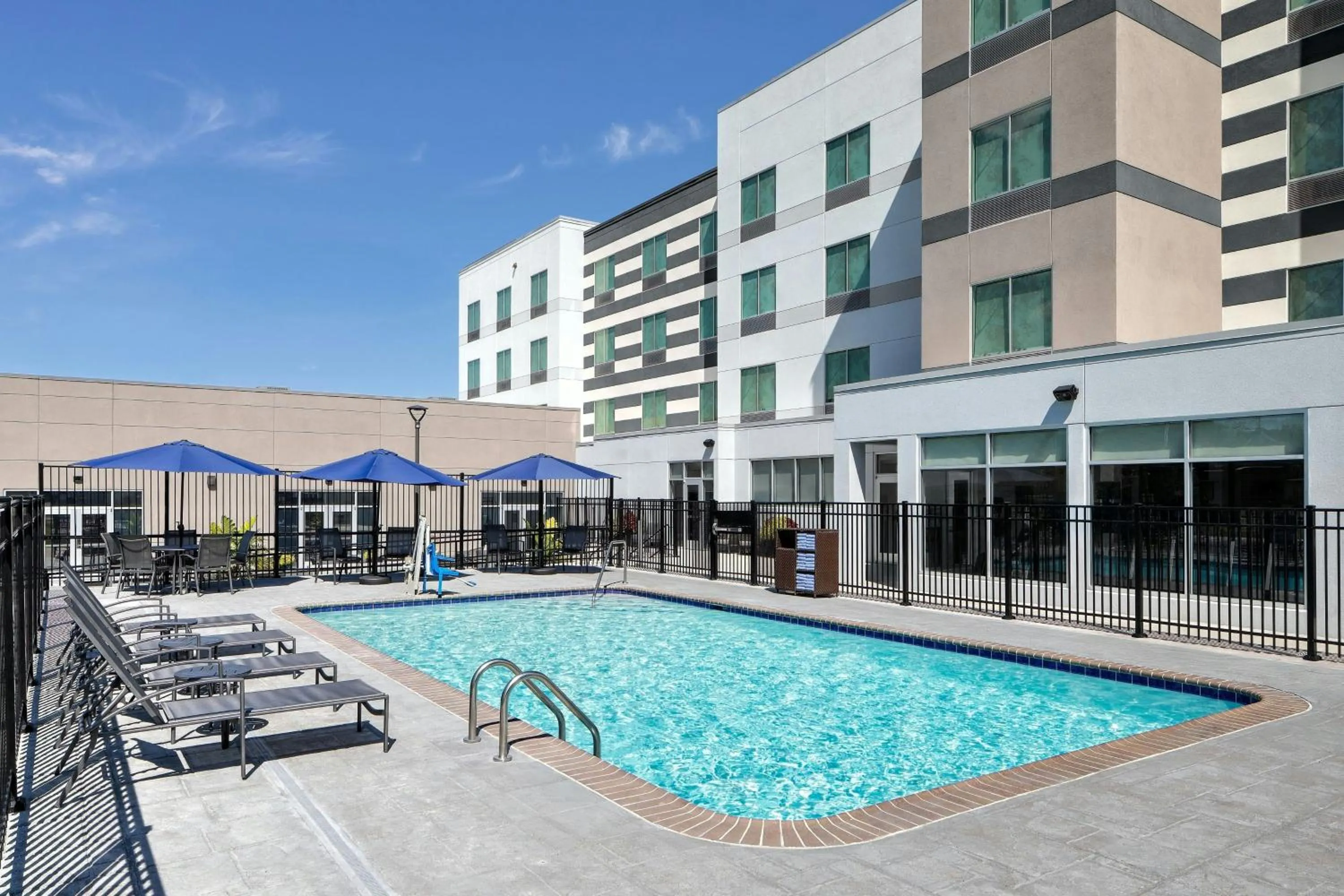 Swimming pool in Fairfield by Marriott Inn & Suites Nashville Bellevue
