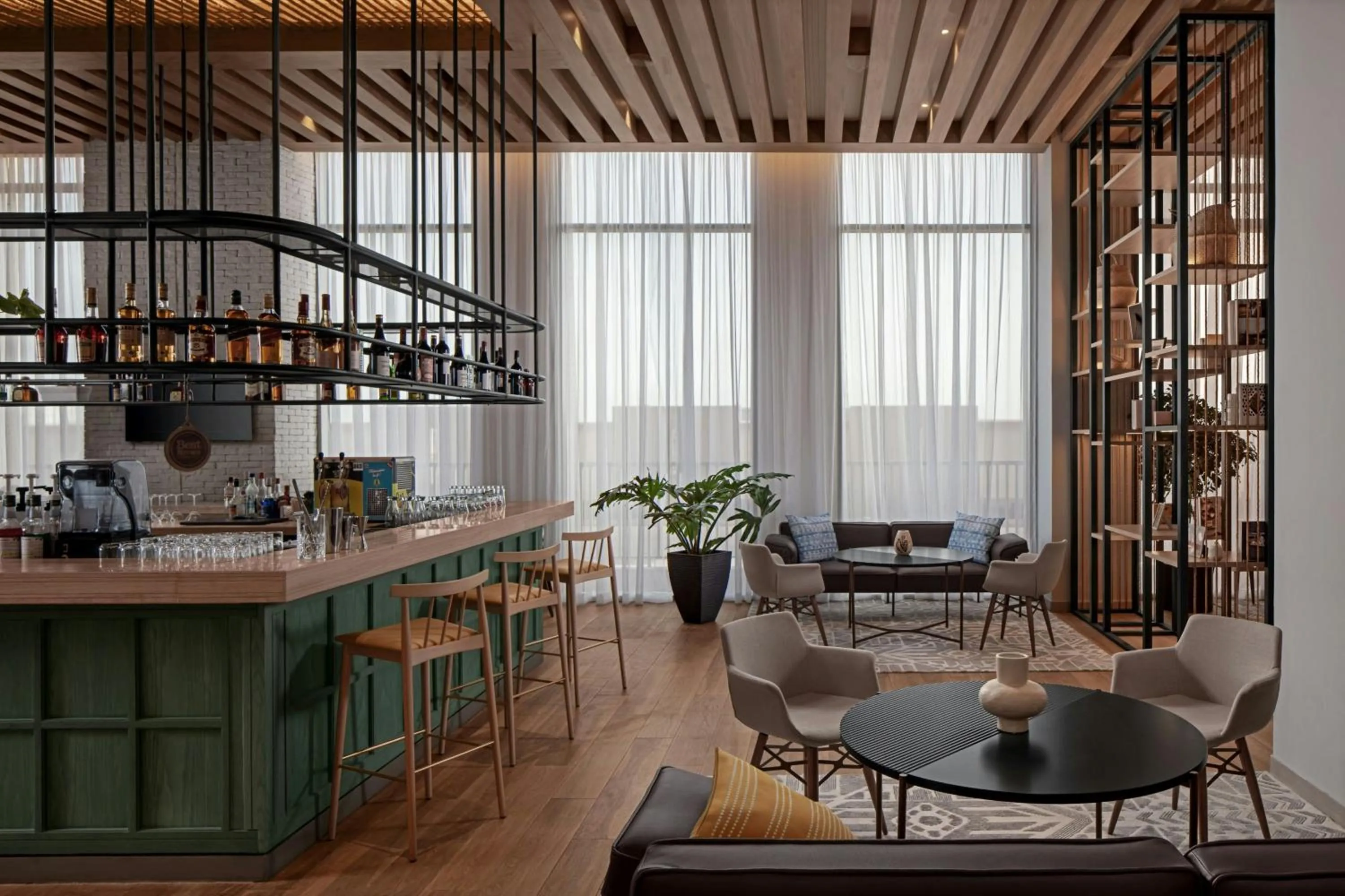 Lounge or bar in Four Points by Sheraton Dakar Diamniadio