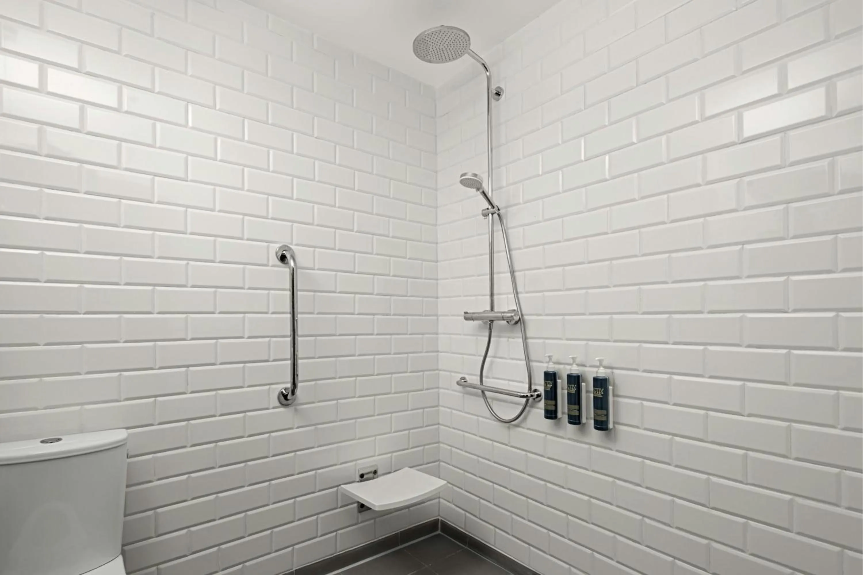 Bathroom in Four Points by Sheraton Dakar Diamniadio