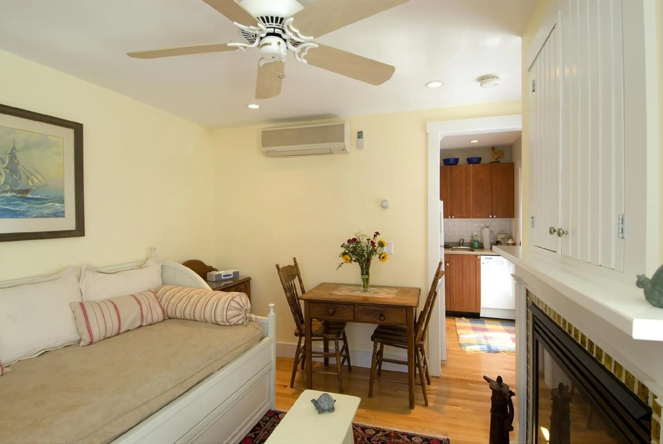 Living room in Revere Guest House