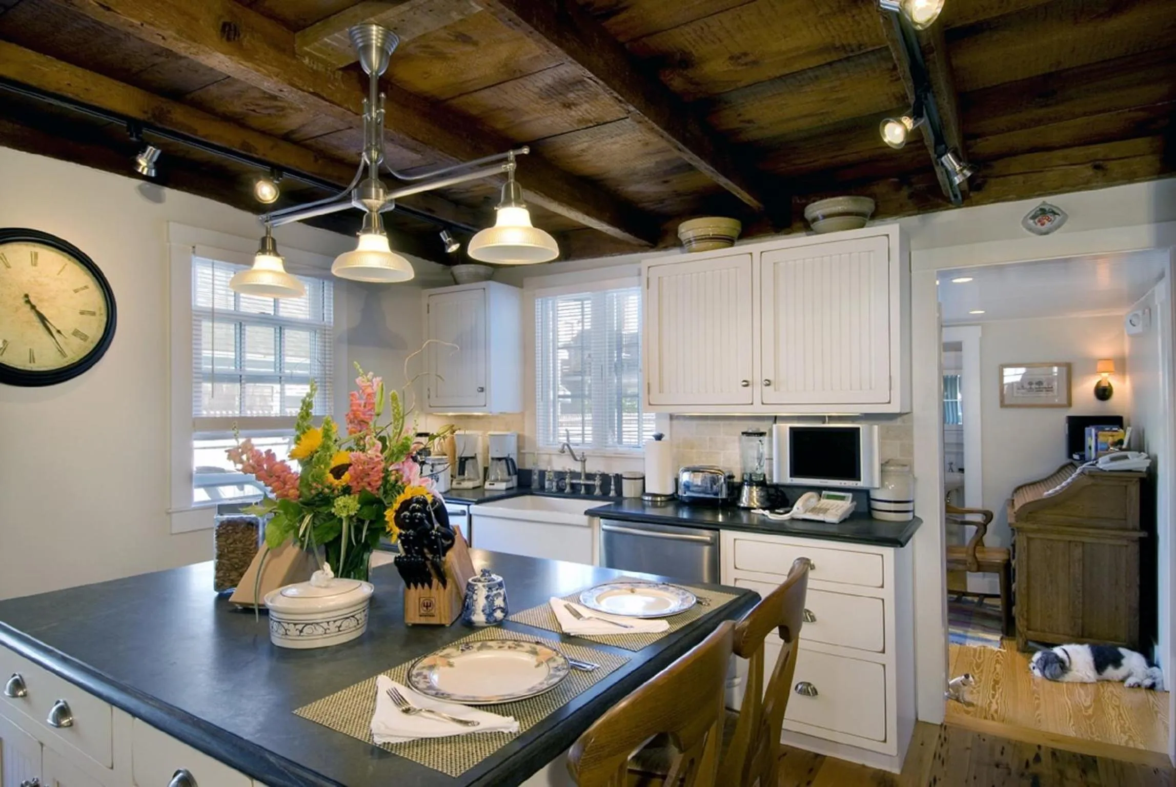 Kitchen or kitchenette in Revere Guest House