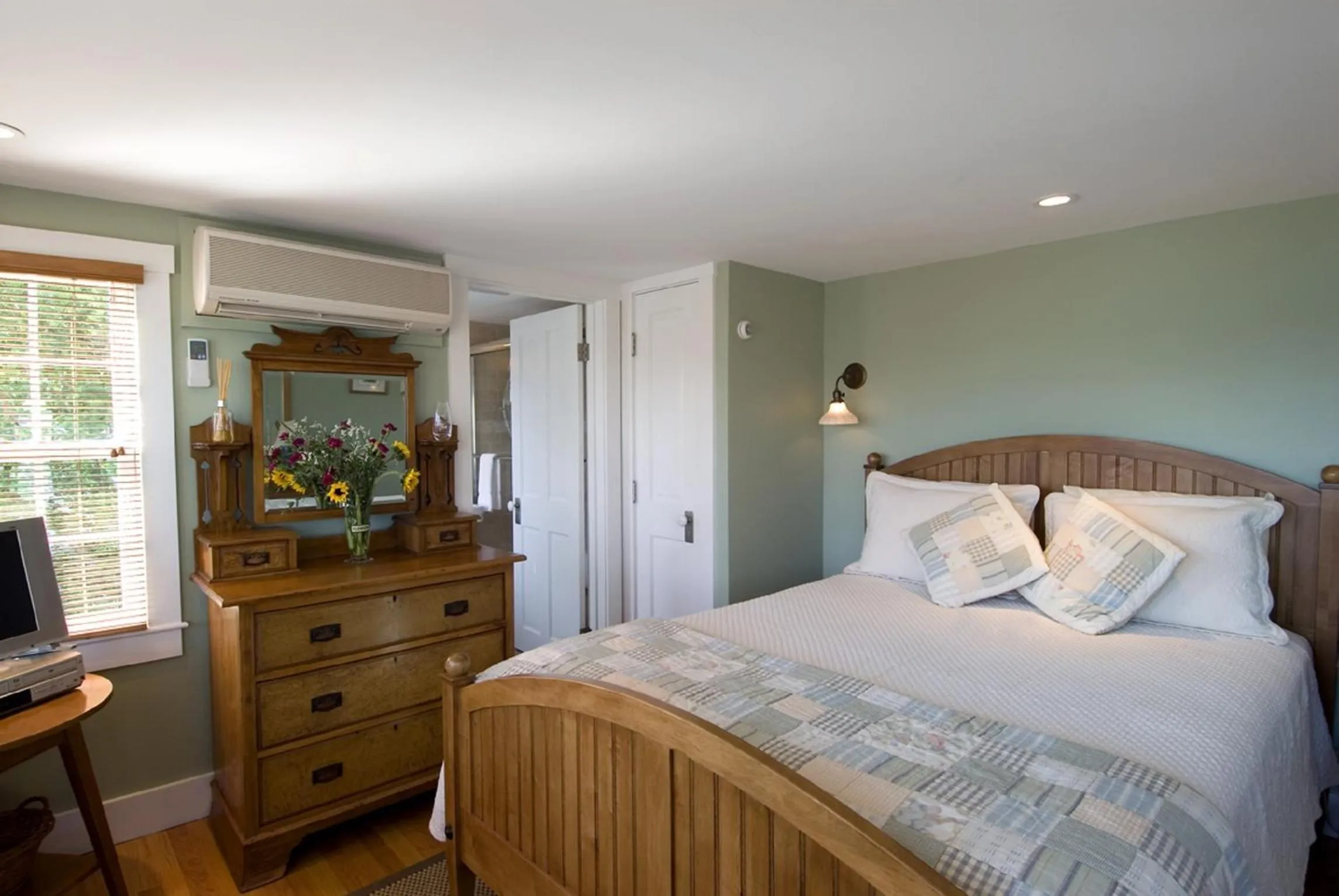 Bedroom, Bed in Revere Guest House