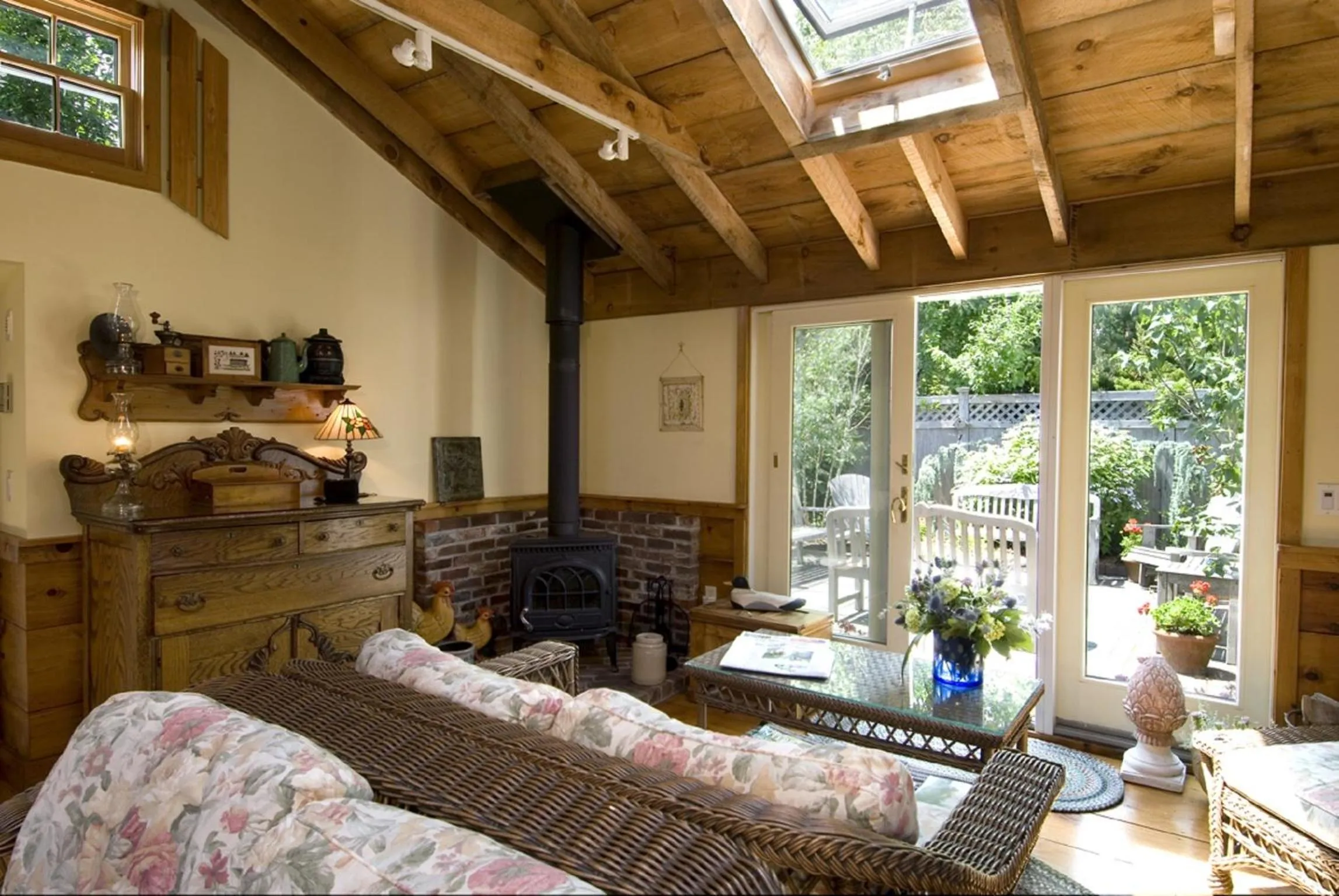 Communal lounge/ TV room in Revere Guest House