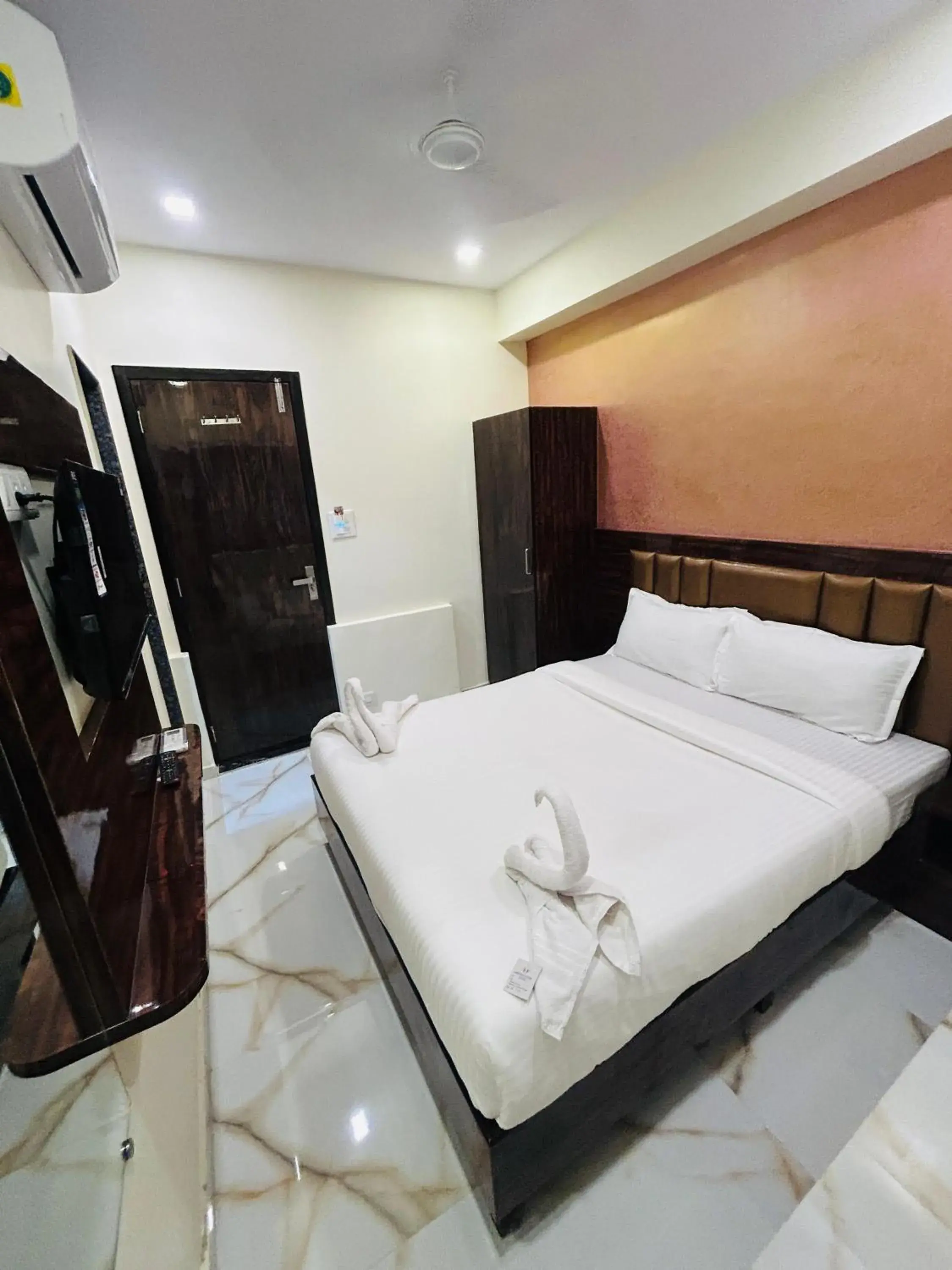 Bed in Hotel Rinza Residency Bed in Hotel Rinza Residency