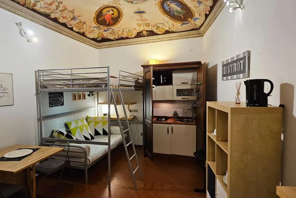 One-Bedroom Apartment in Monolocale in palazzo d'epoca