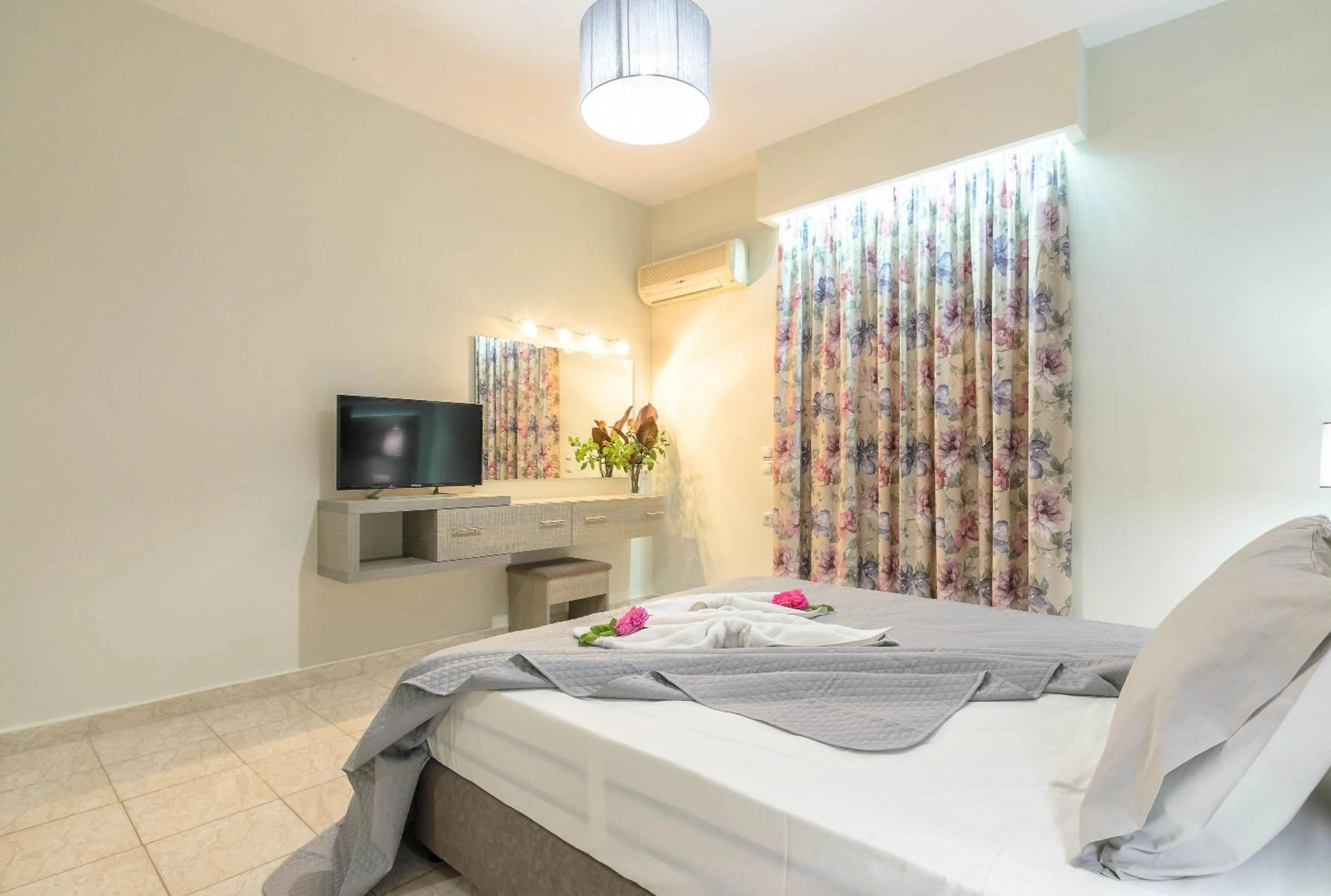 Photo of the whole room in Artemis Apartments