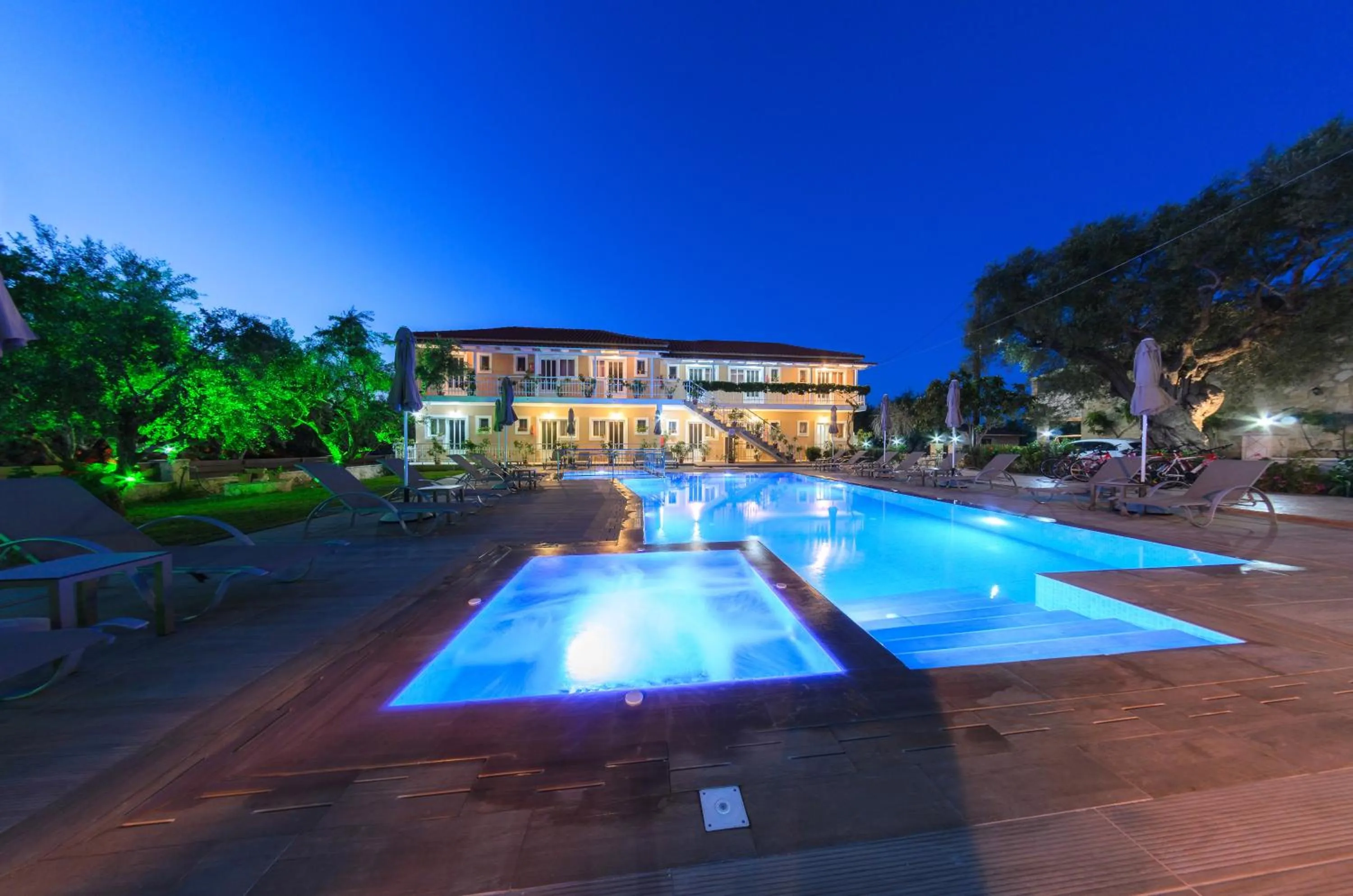 Facade/entrance in Artemis Apartments