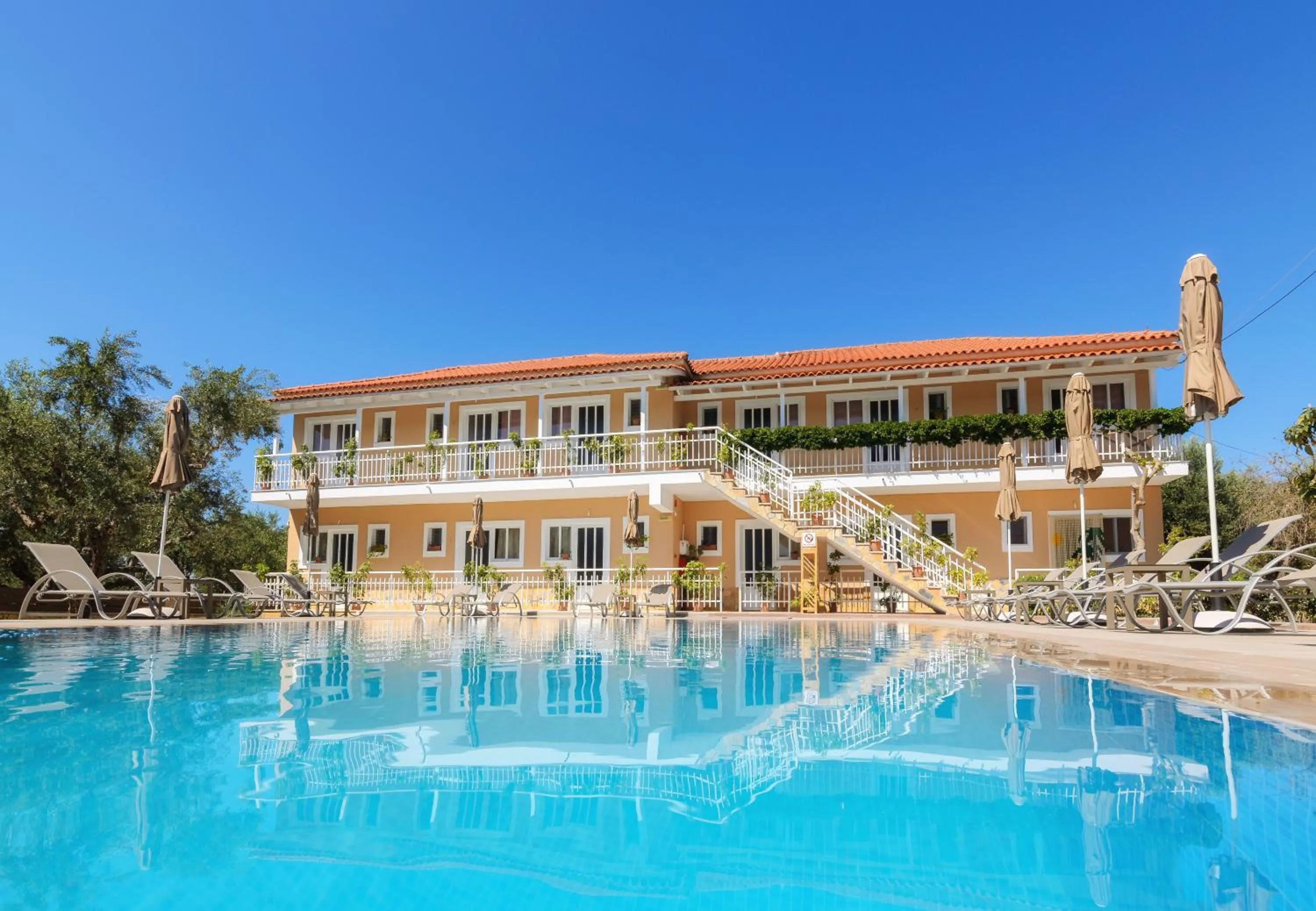 Facade/entrance in Artemis Apartments