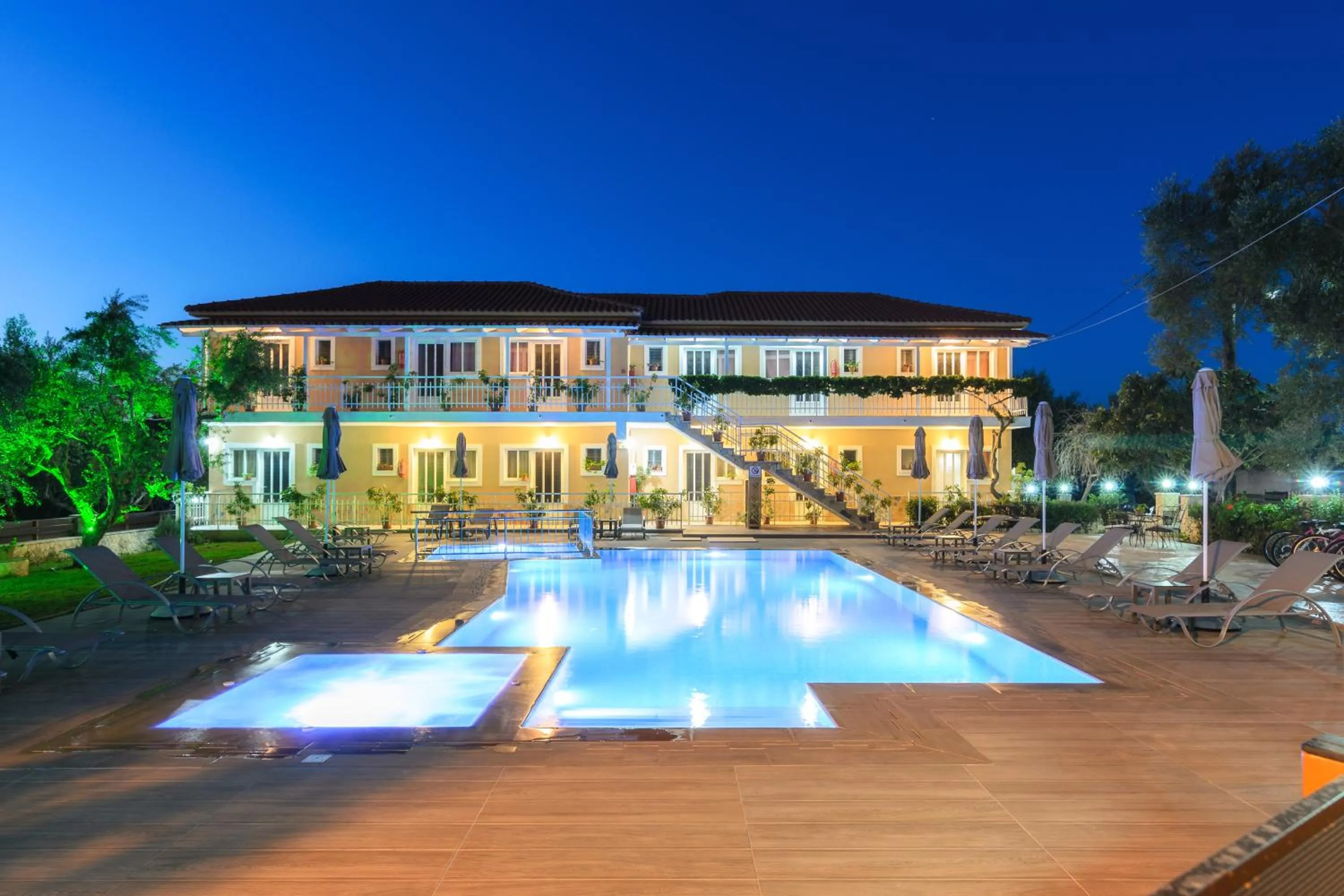 Facade/entrance in Artemis Apartments