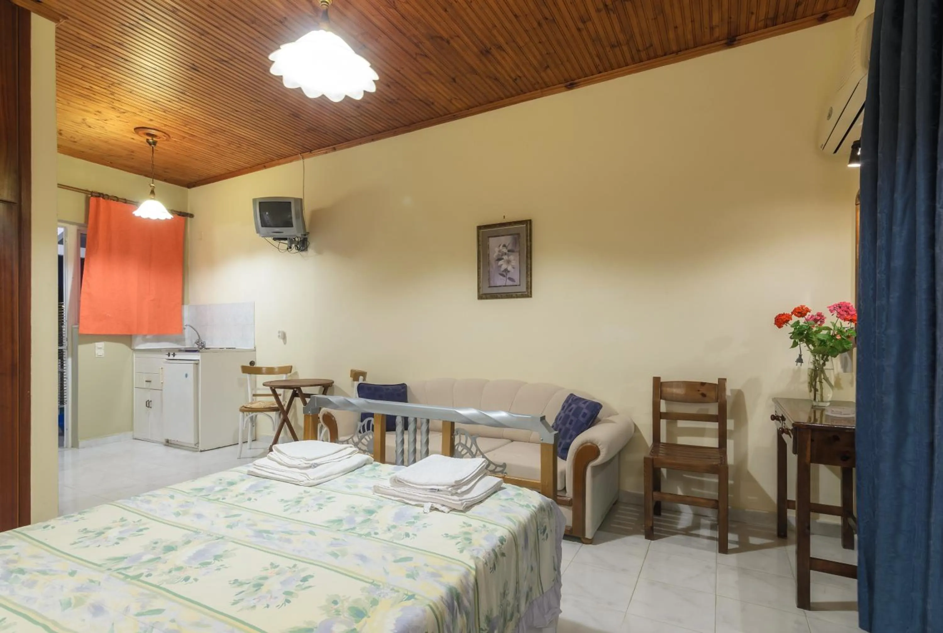 Coffee/tea facilities in Artemis Apartments