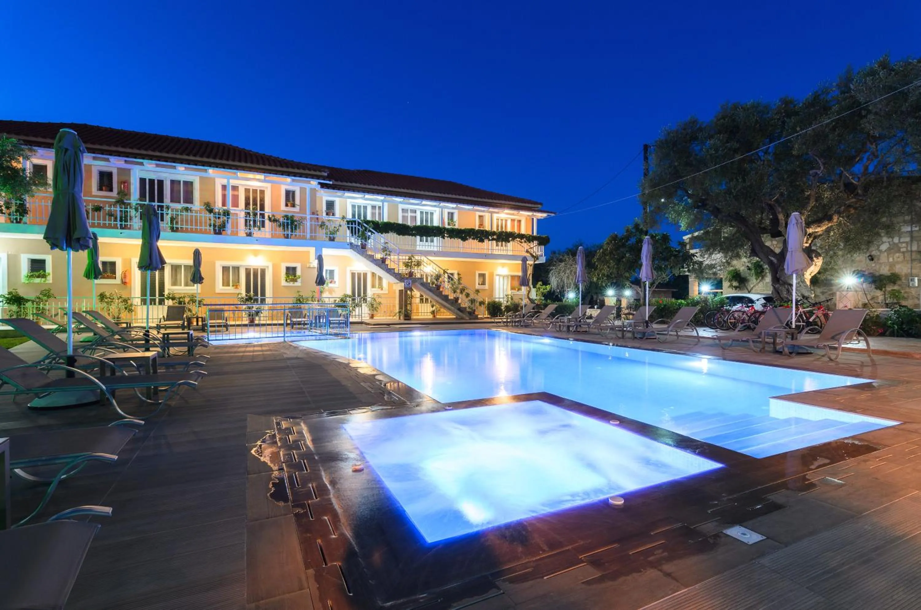 Facade/entrance in Artemis Apartments