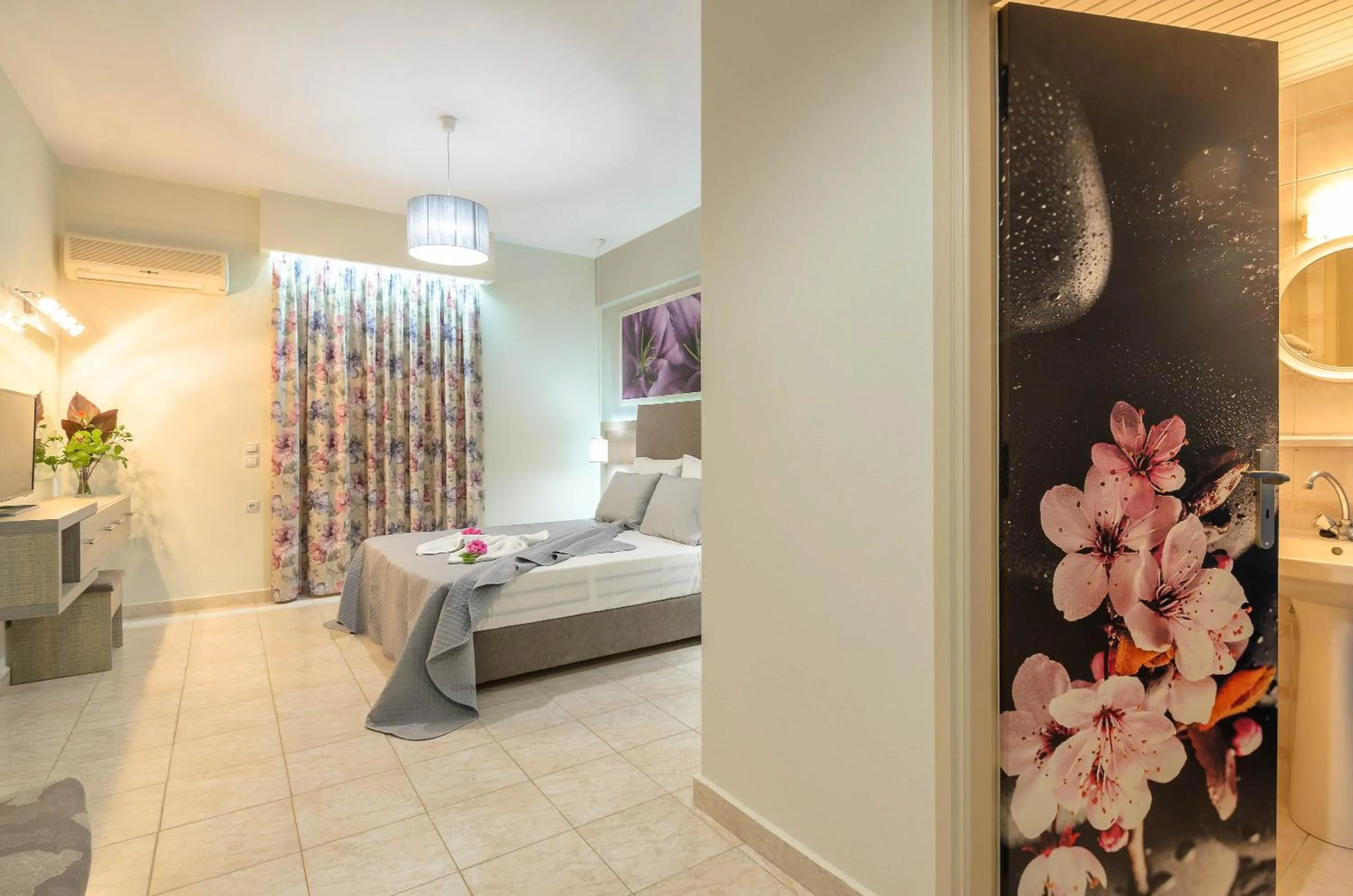 Photo of the whole room in Artemis Apartments