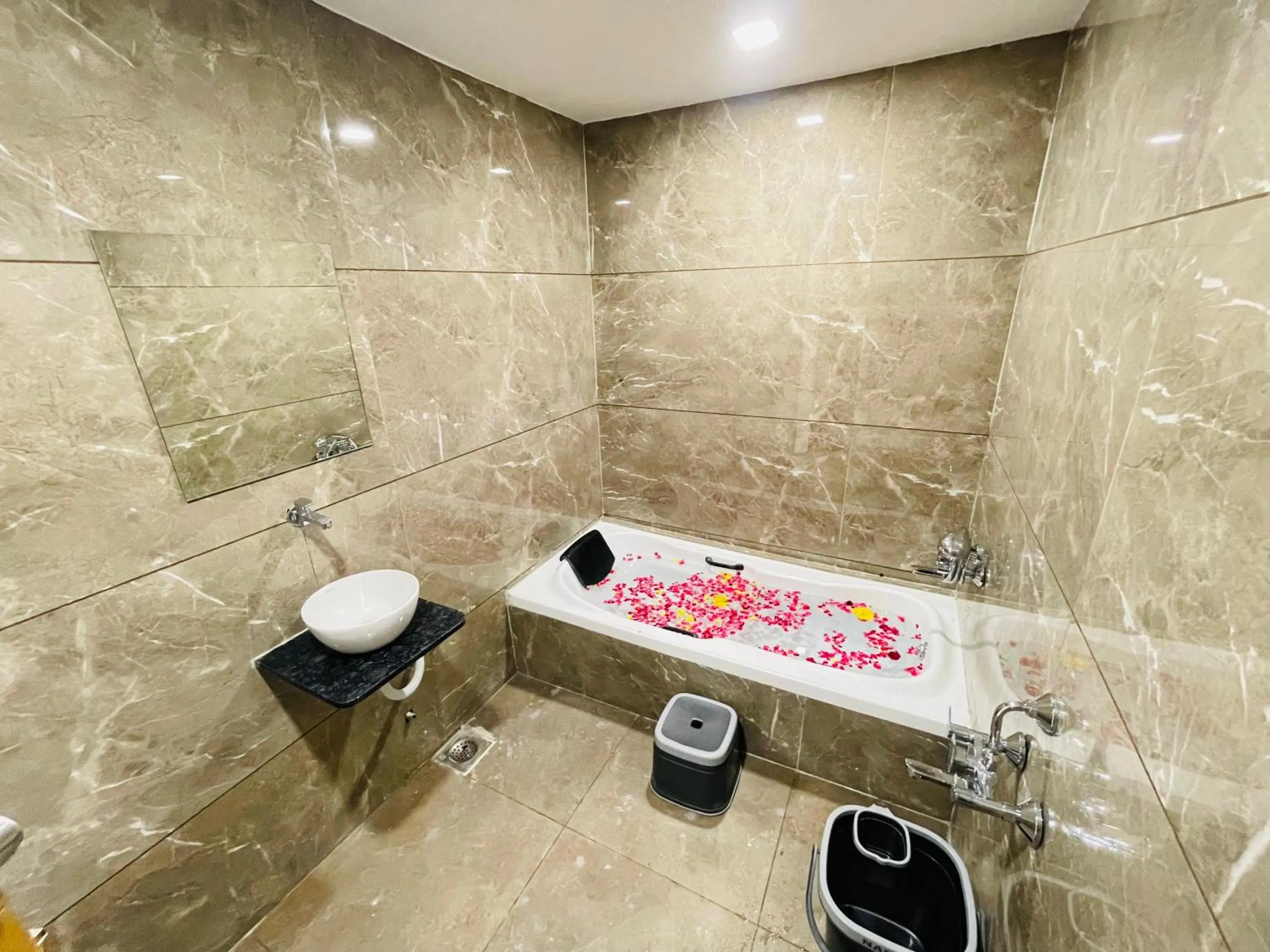 Bath in Hotel Avenue Sky