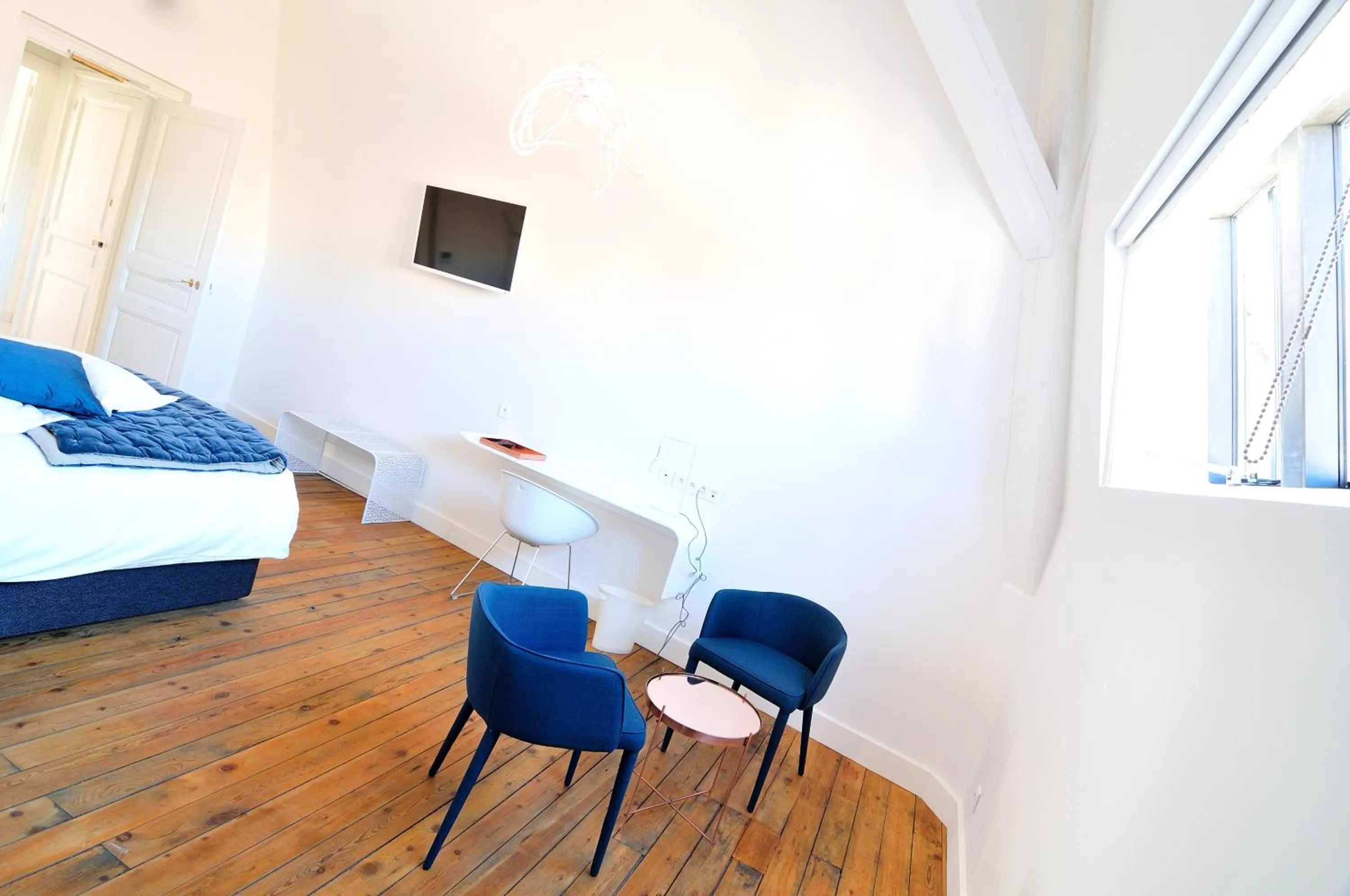 Seating area, Bed in L'Hôtel Particulier Beziers