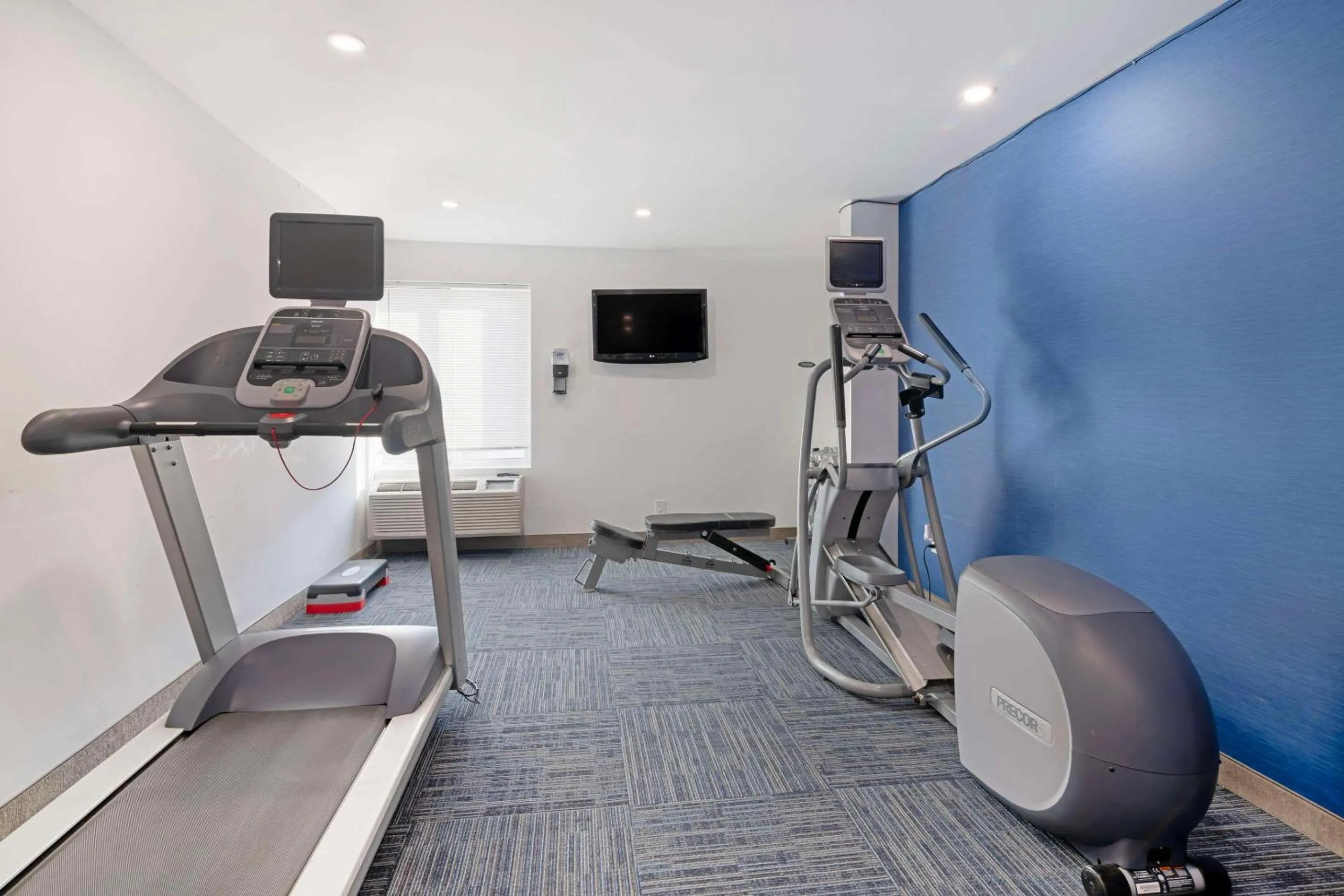 Fitness centre/facilities in Quality Inn