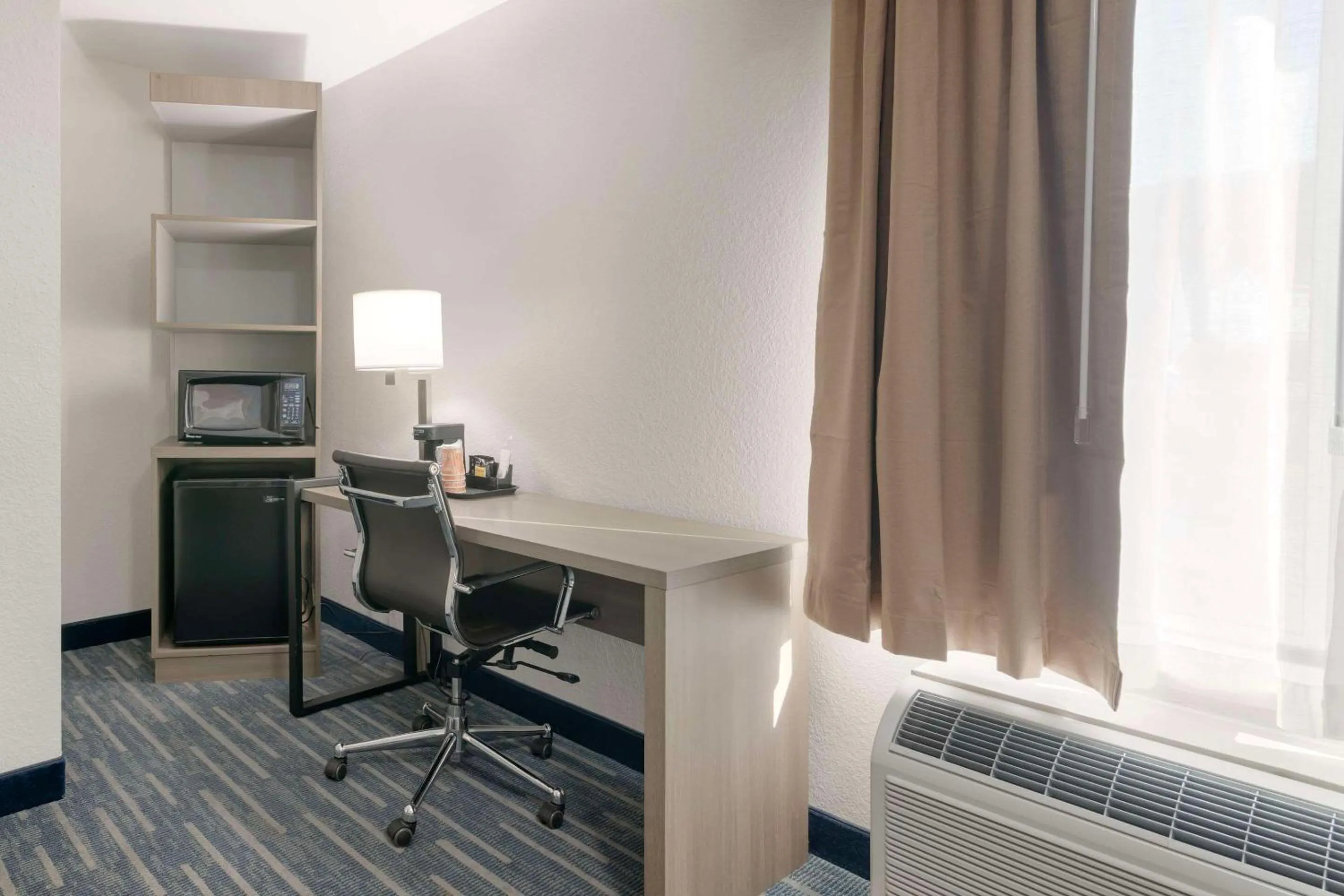 Bedroom in Quality Inn