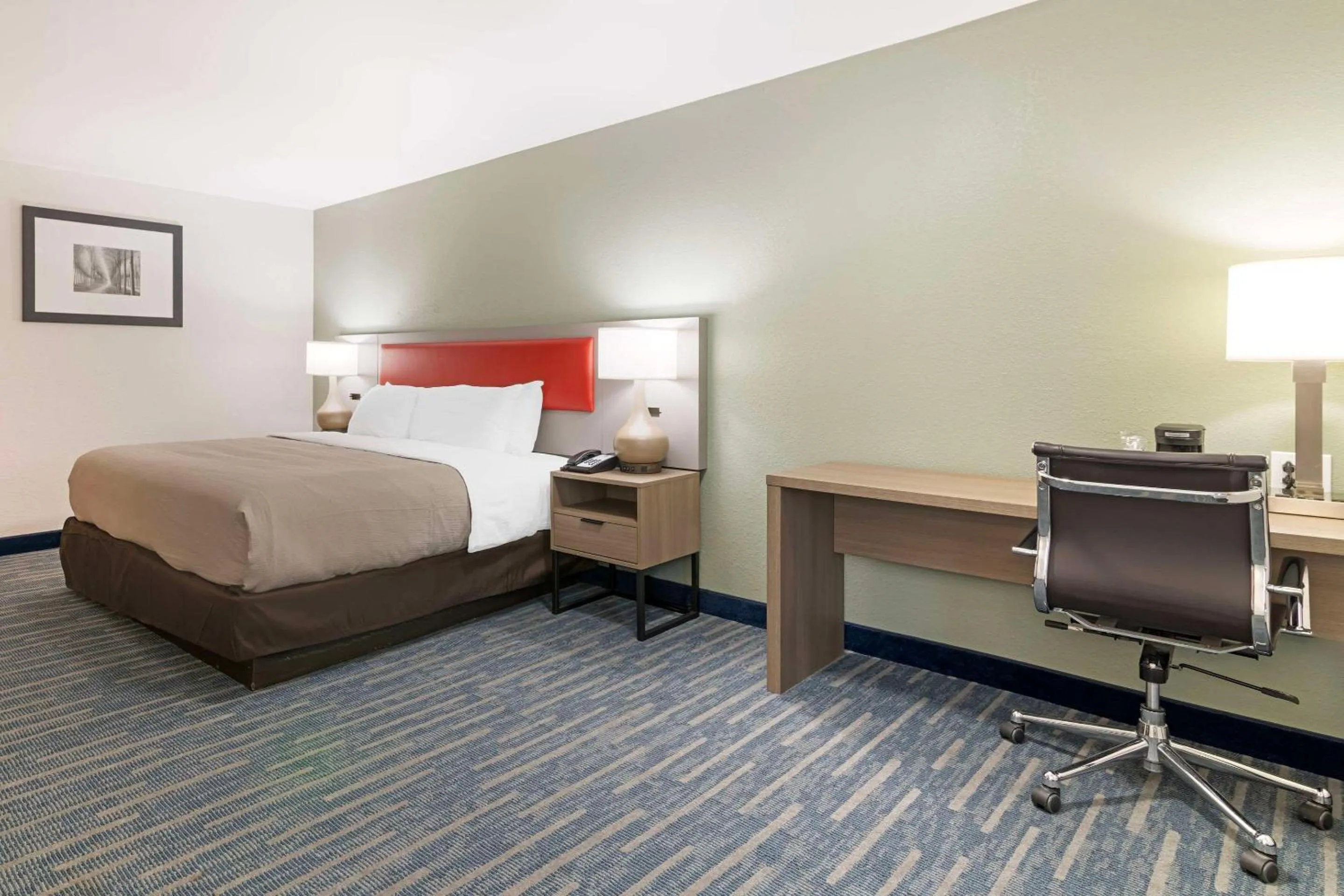 Bedroom, Bed in Quality Inn