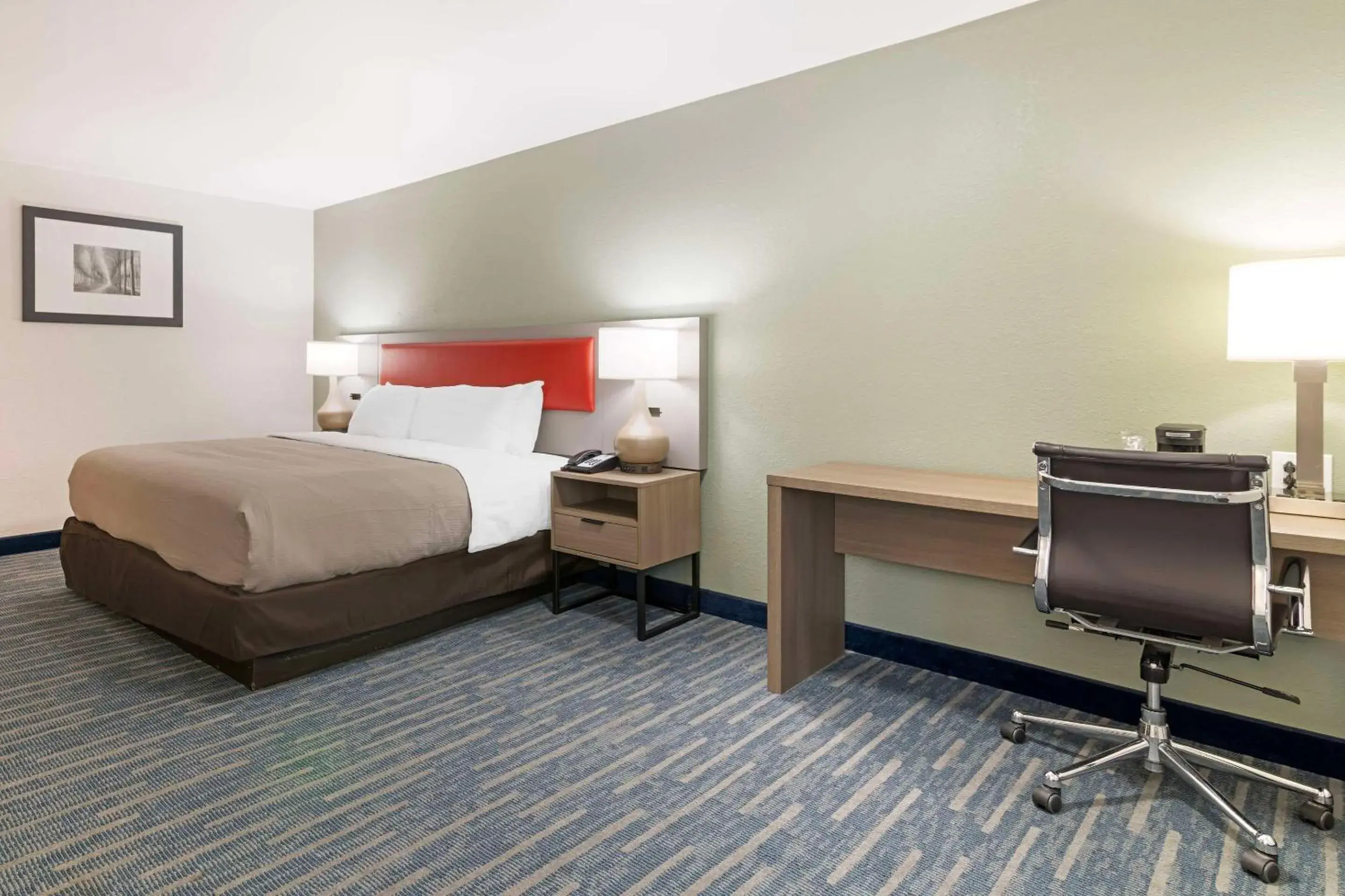 Bedroom, Bed in Quality Inn Bedroom, Bed in Quality Inn