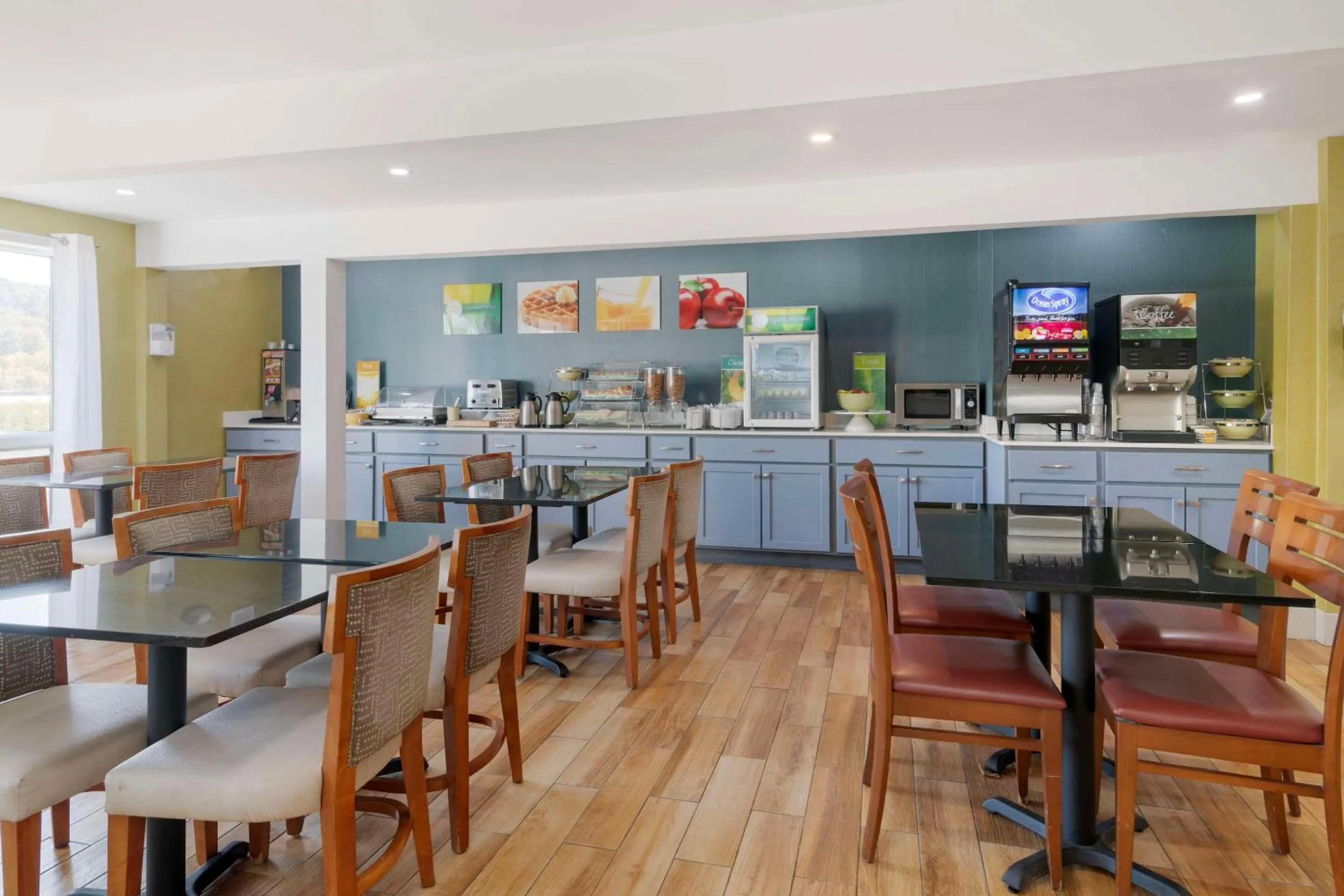 Breakfast in Quality Inn