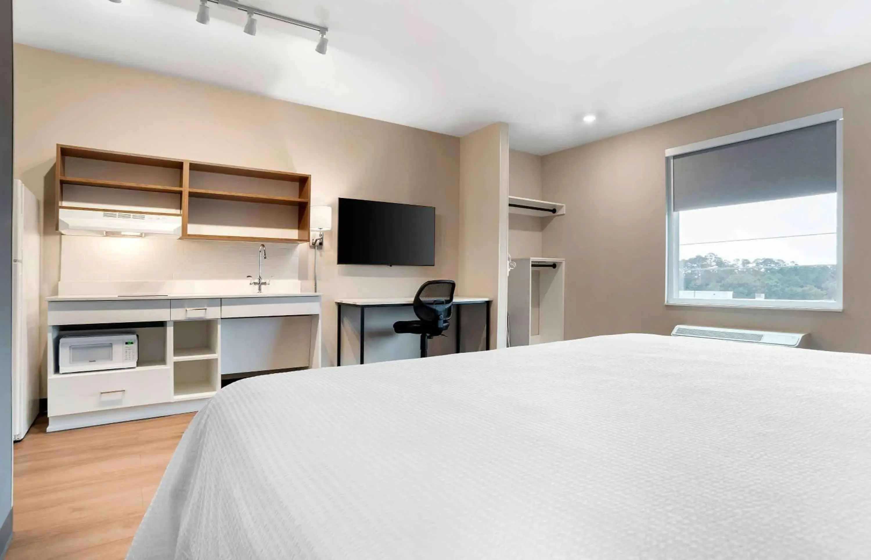 Bedroom, Bed in Extended Stay America Premier Suites - Pensacola - NAS Corry Station Bedroom, Bed in Extended Stay America Premier Suites - Pensacola - NAS Corry Station