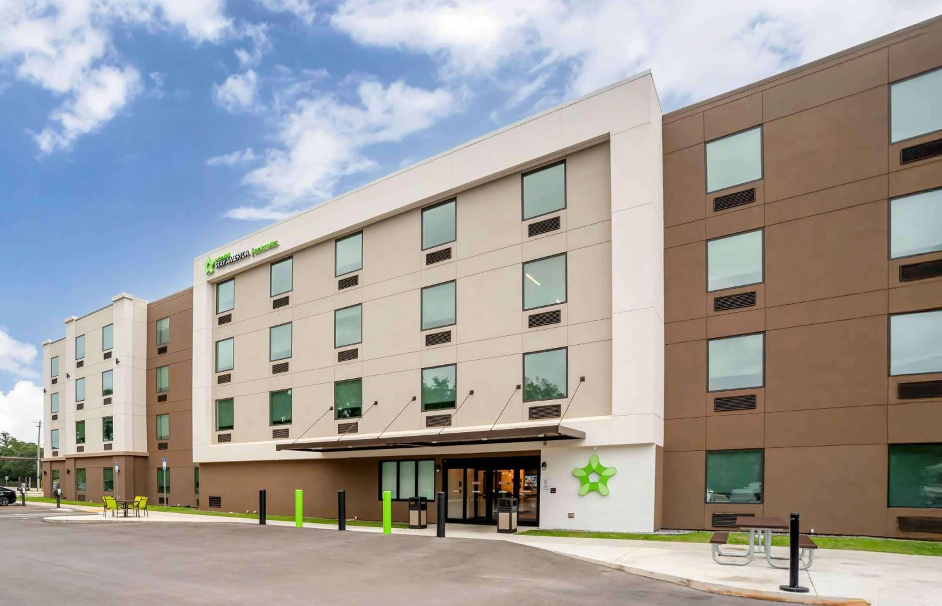 Property building in Extended Stay America Premier Suites - Pensacola - NAS Corry Station