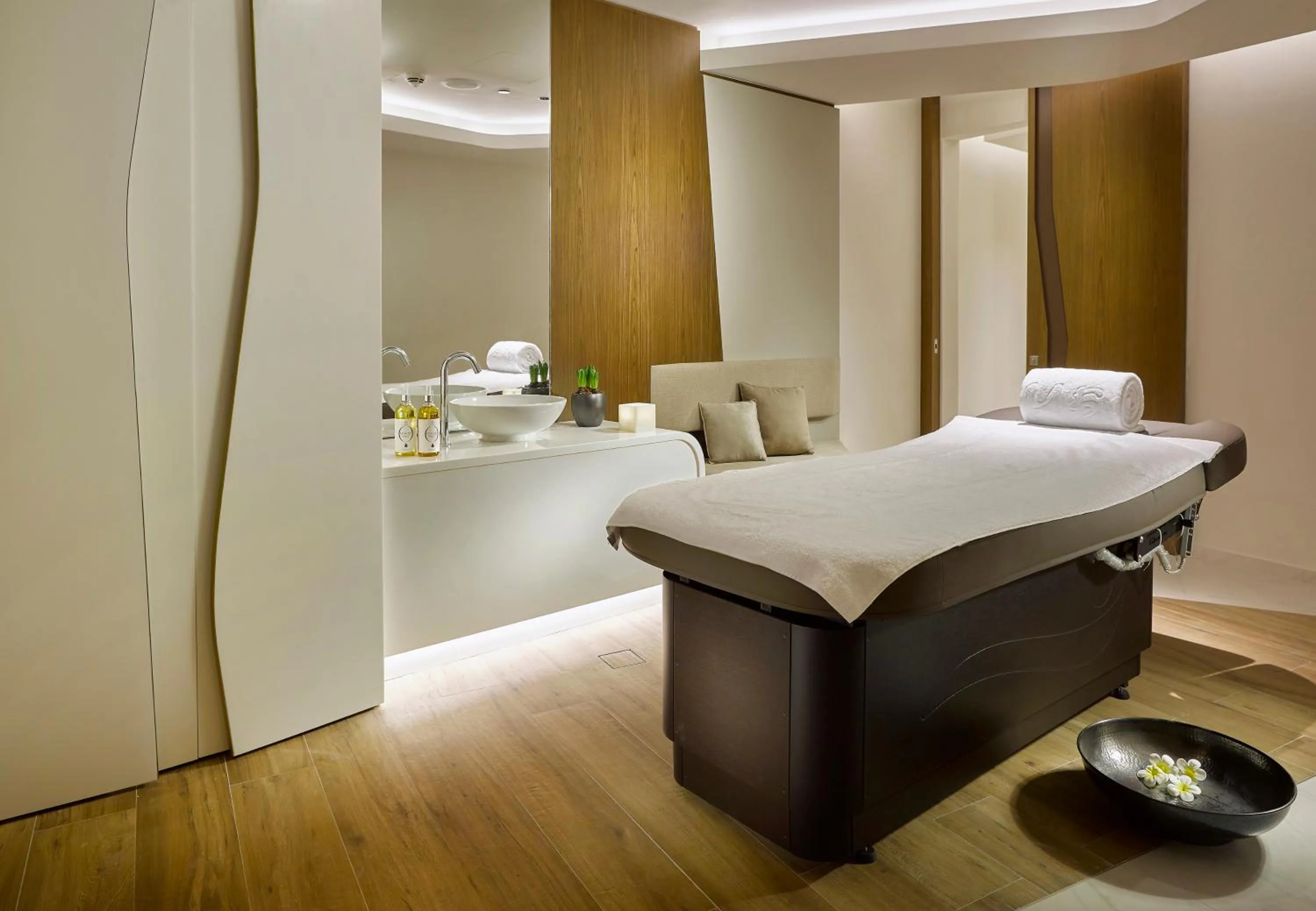 Spa and wellness centre/facilities, Bed in ME Dubai Residences