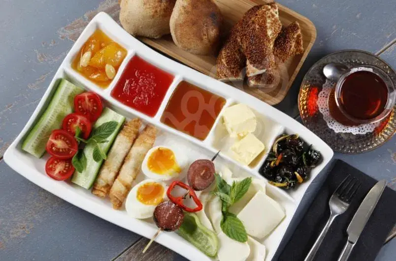 Breakfast in BZN Airport Hotel Breakfast in BZN Airport Hotel