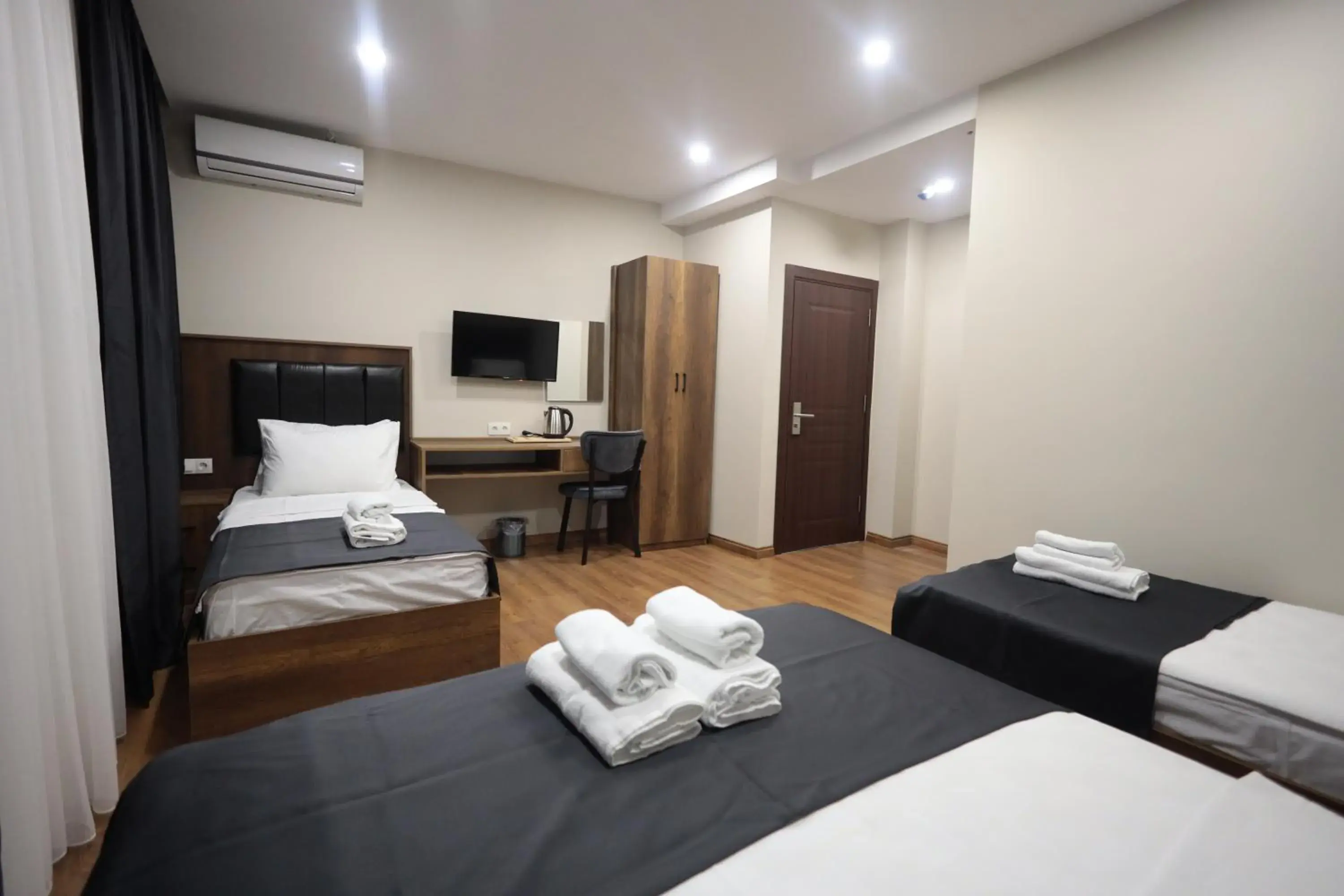 Bedroom, Bed in BZN Airport Hotel Bedroom, Bed in BZN Airport Hotel