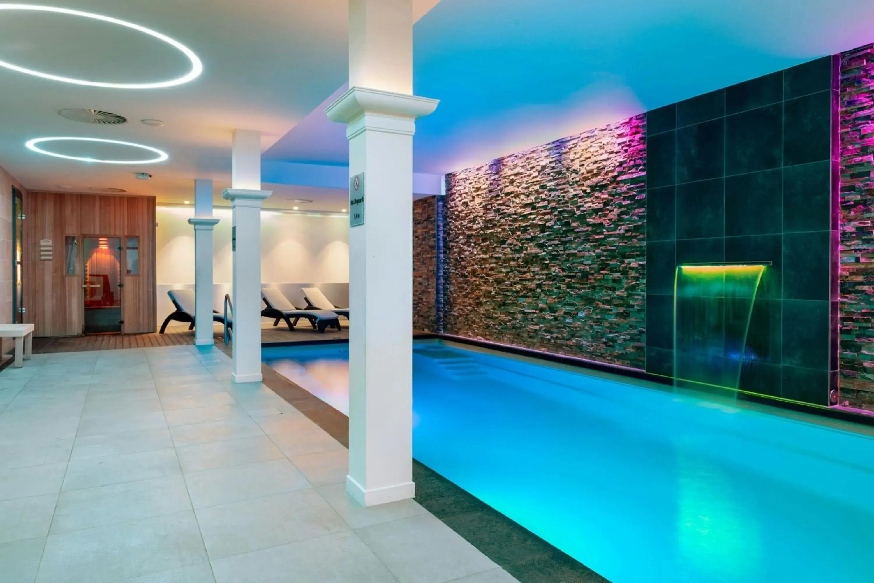 Swimming pool in Corendon Amsterdam New-West, a Tribute Portfolio Hotel Swimming pool in Corendon Amsterdam New-West, a Tribute Portfolio Hotel