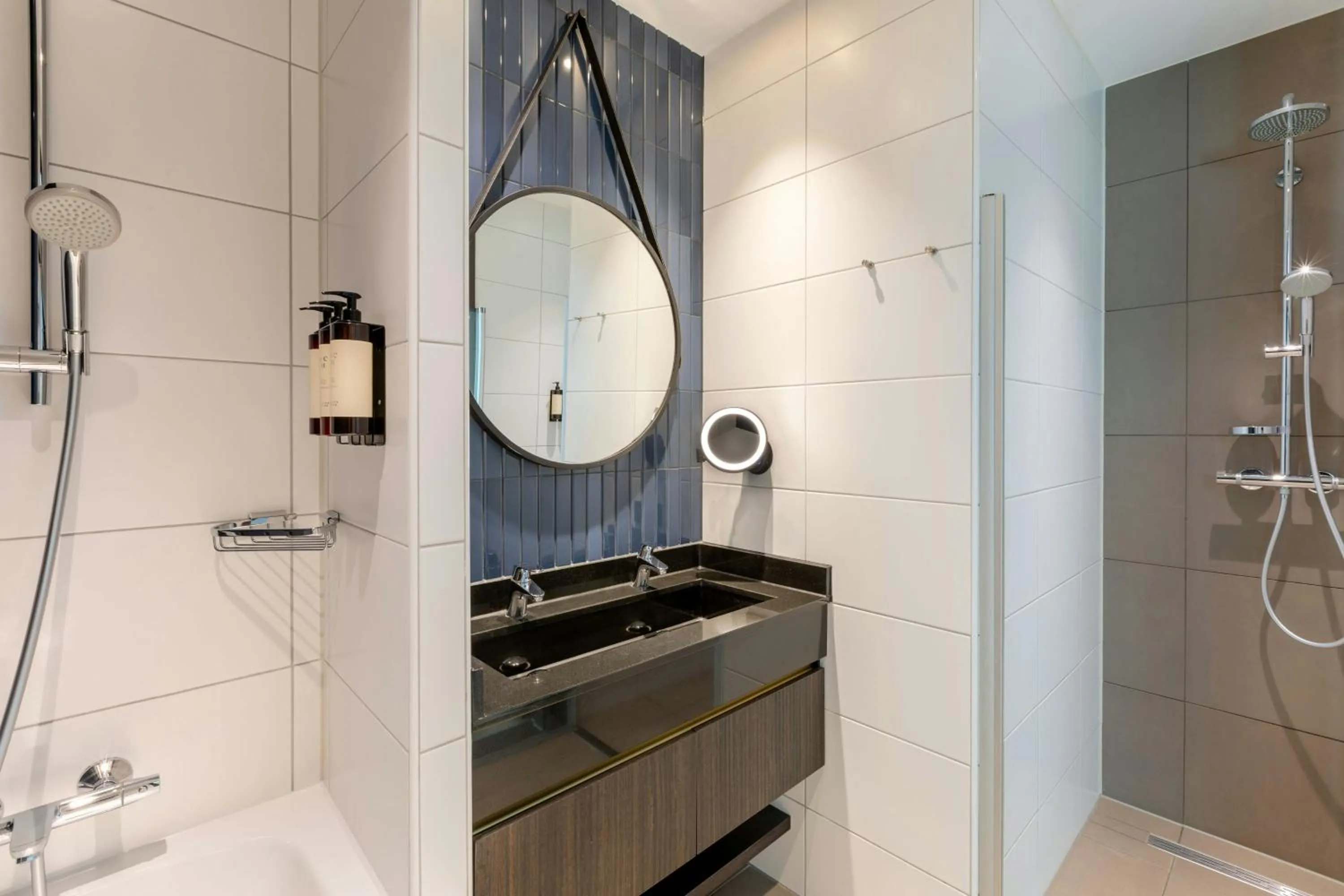 Bathroom in Corendon Amsterdam New-West, a Tribute Portfolio Hotel