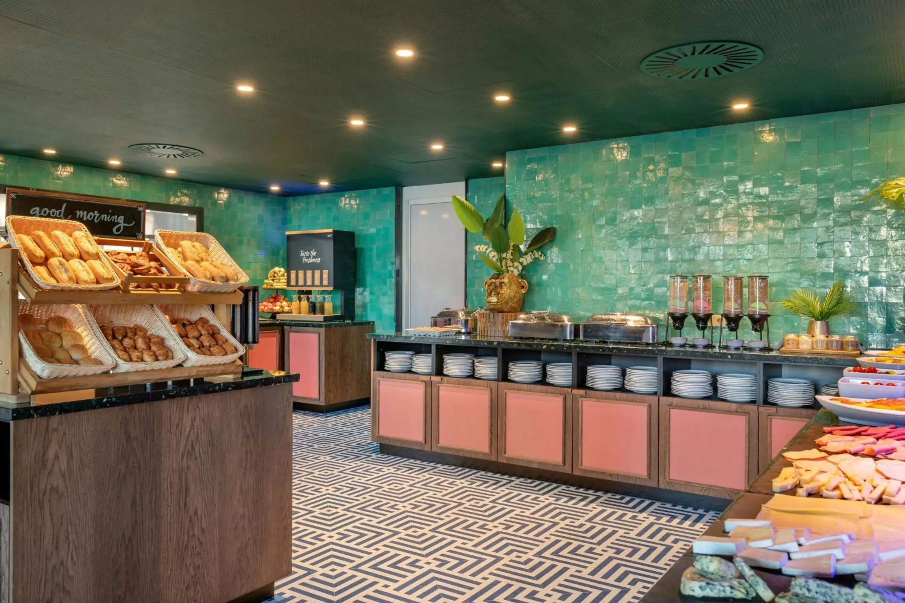 Breakfast in Corendon Amsterdam New-West, a Tribute Portfolio Hotel Breakfast in Corendon Amsterdam New-West, a Tribute Portfolio Hotel