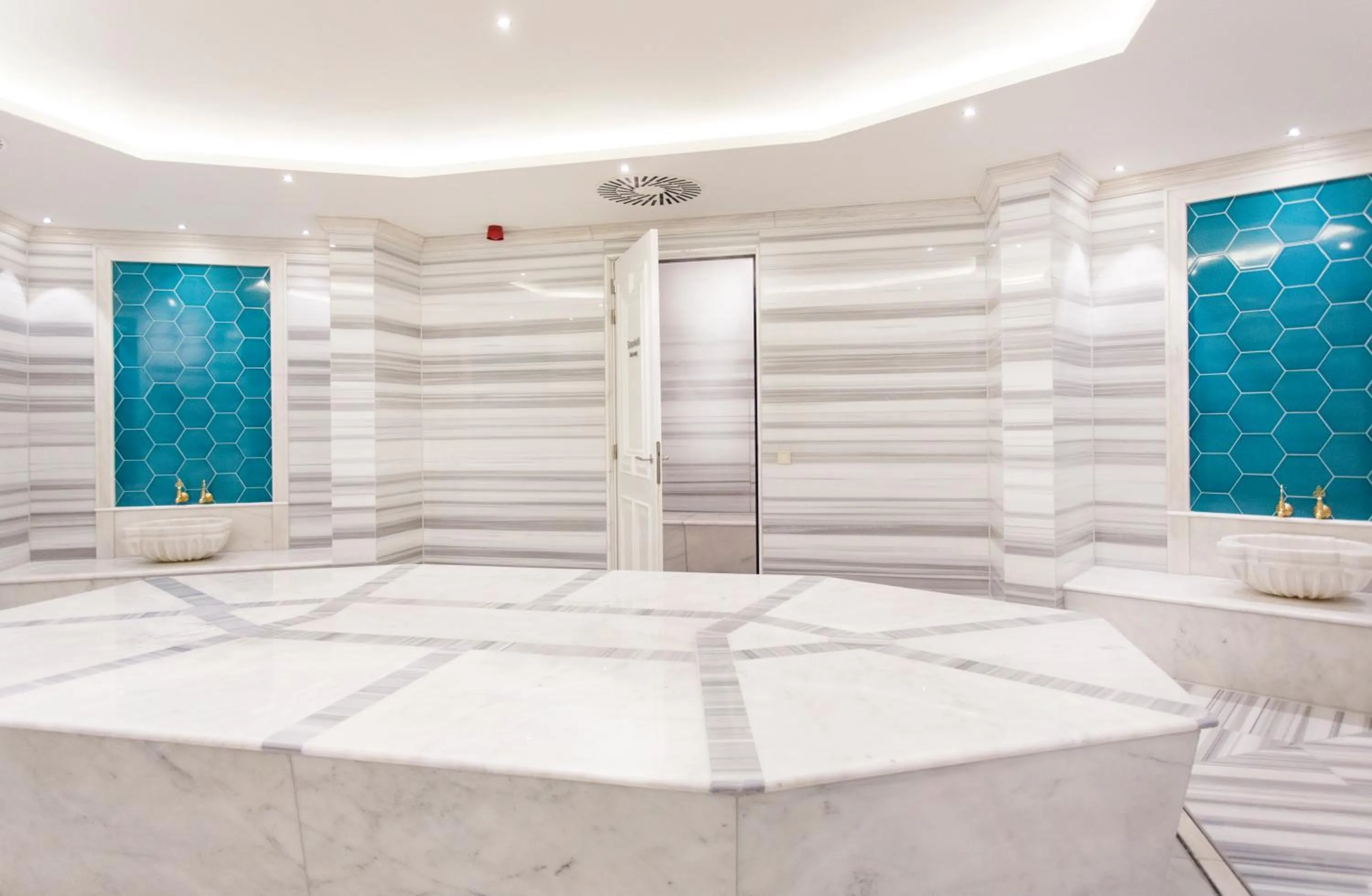 Spa and wellness centre/facilities in Corendon Amsterdam New-West, a Tribute Portfolio Hotel