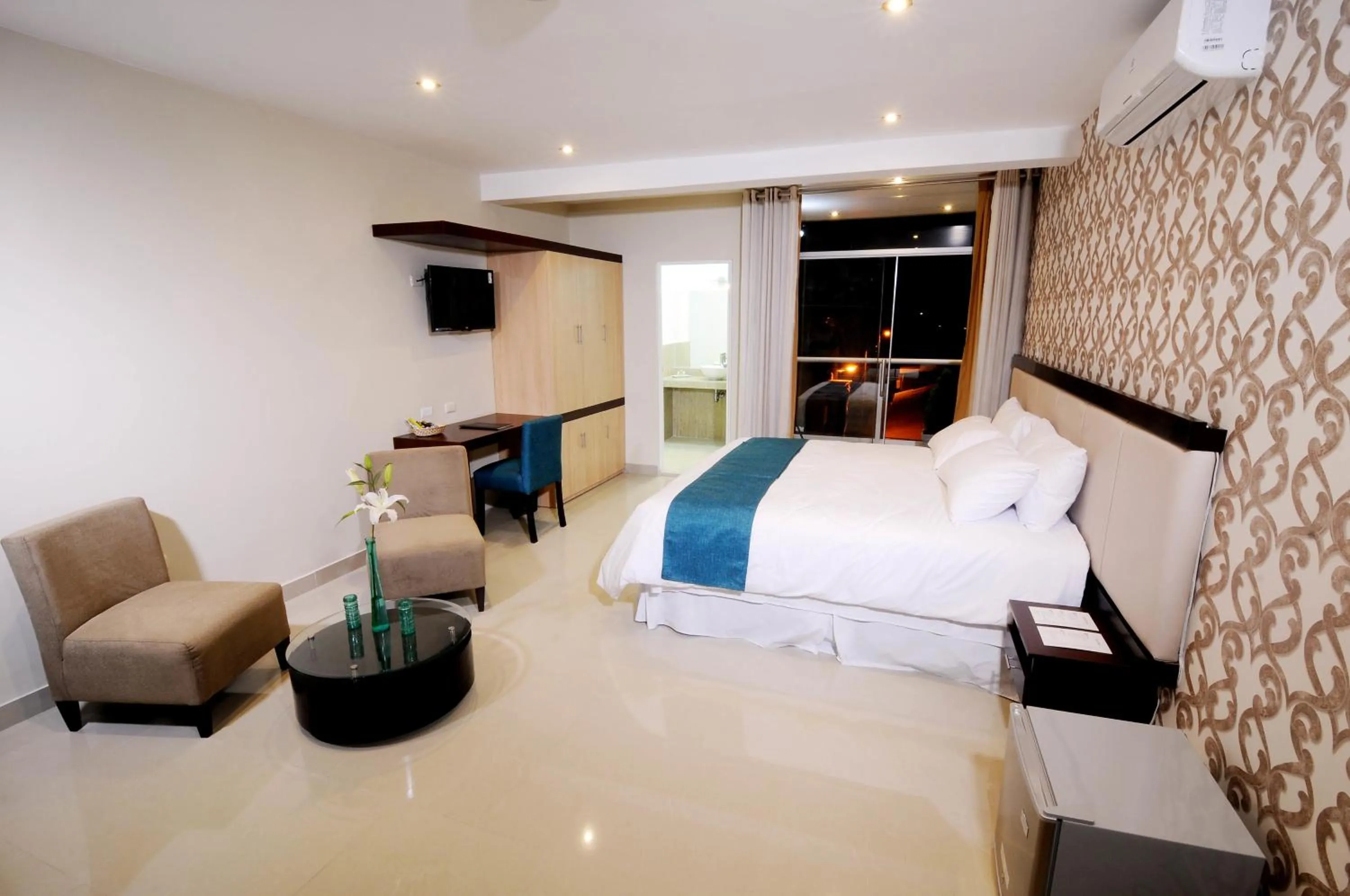 TV and multimedia, Bed in Dom Hotel