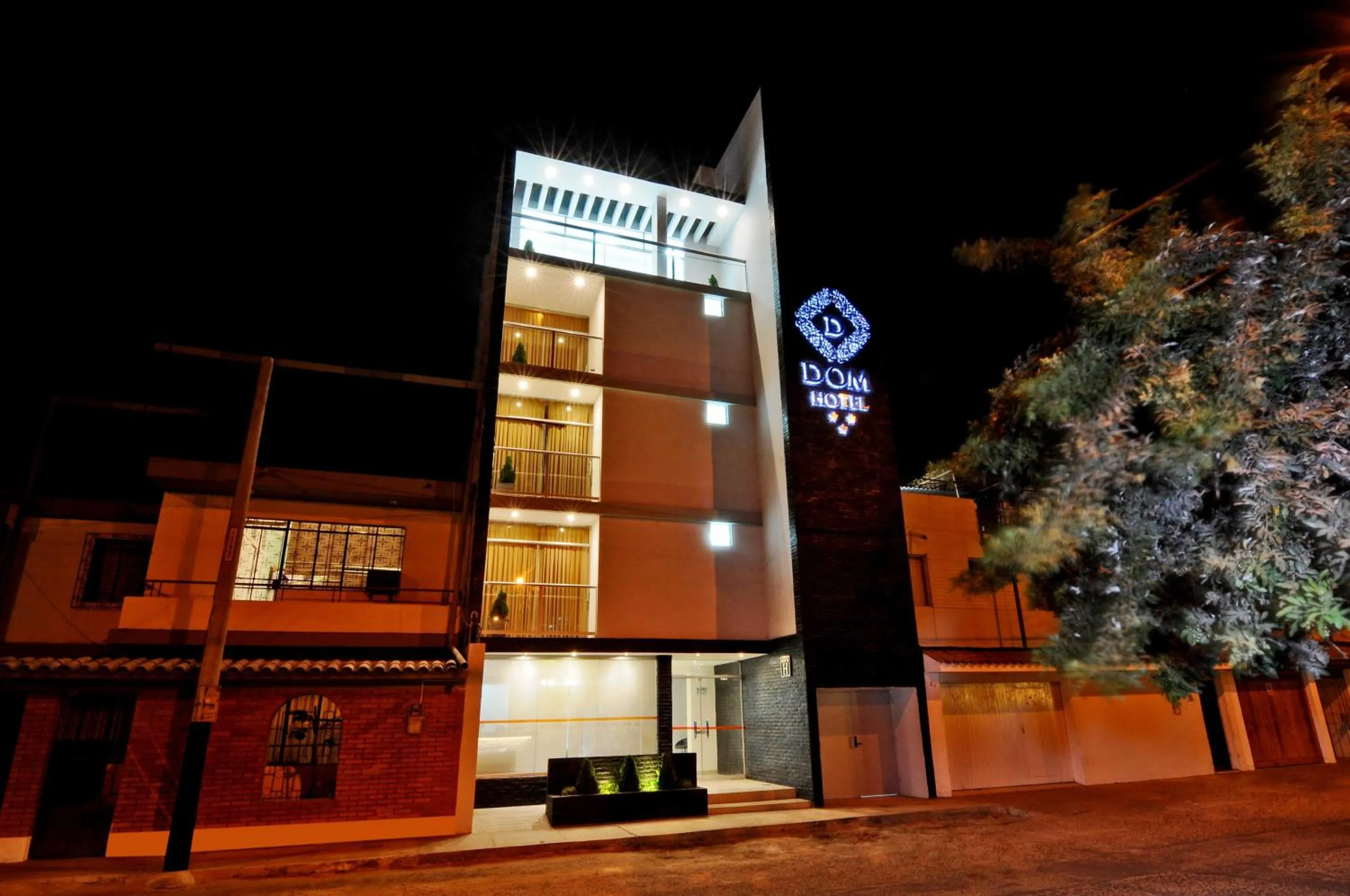 Facade/entrance in Dom Hotel