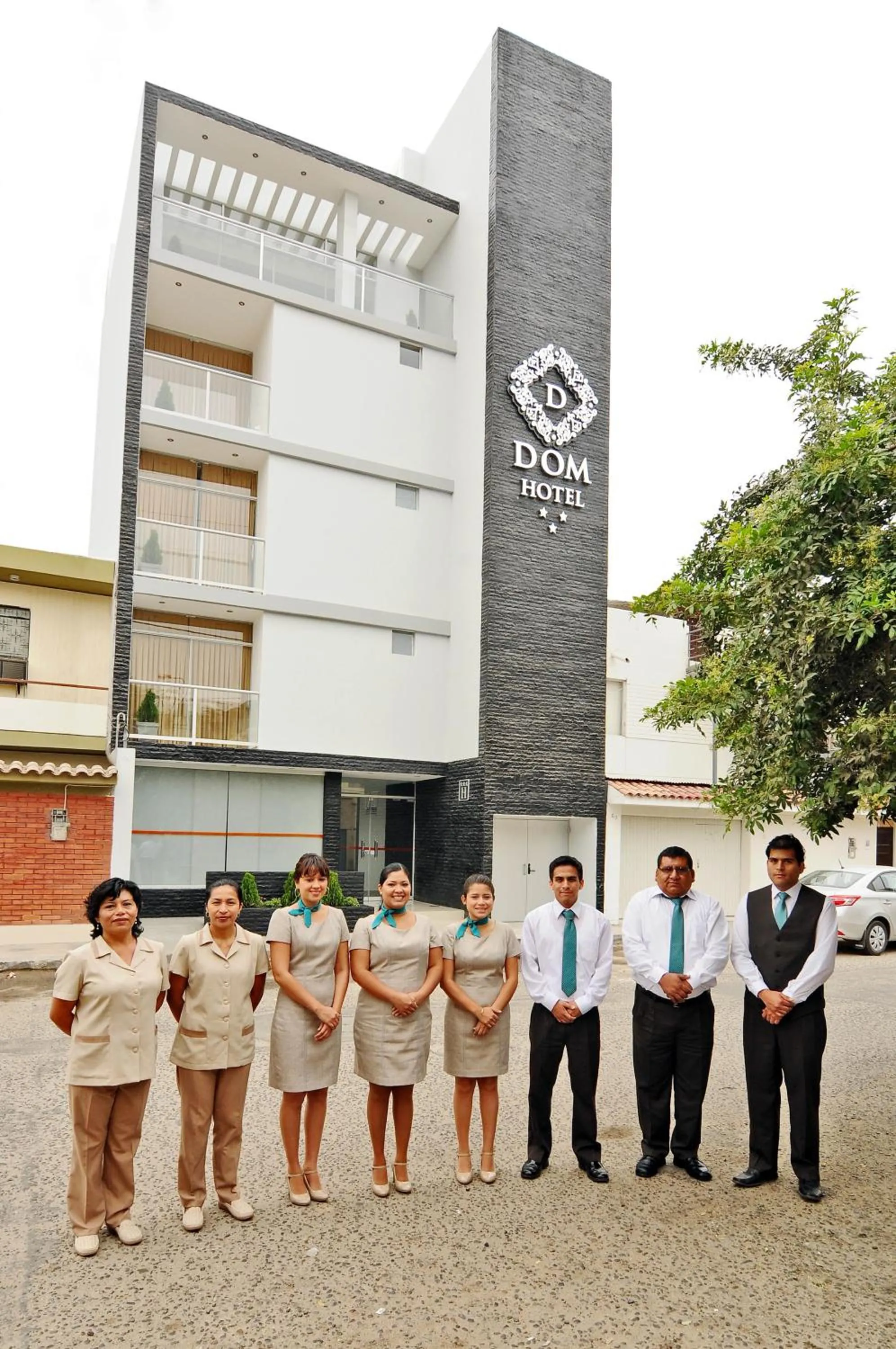 Facade/entrance in Dom Hotel