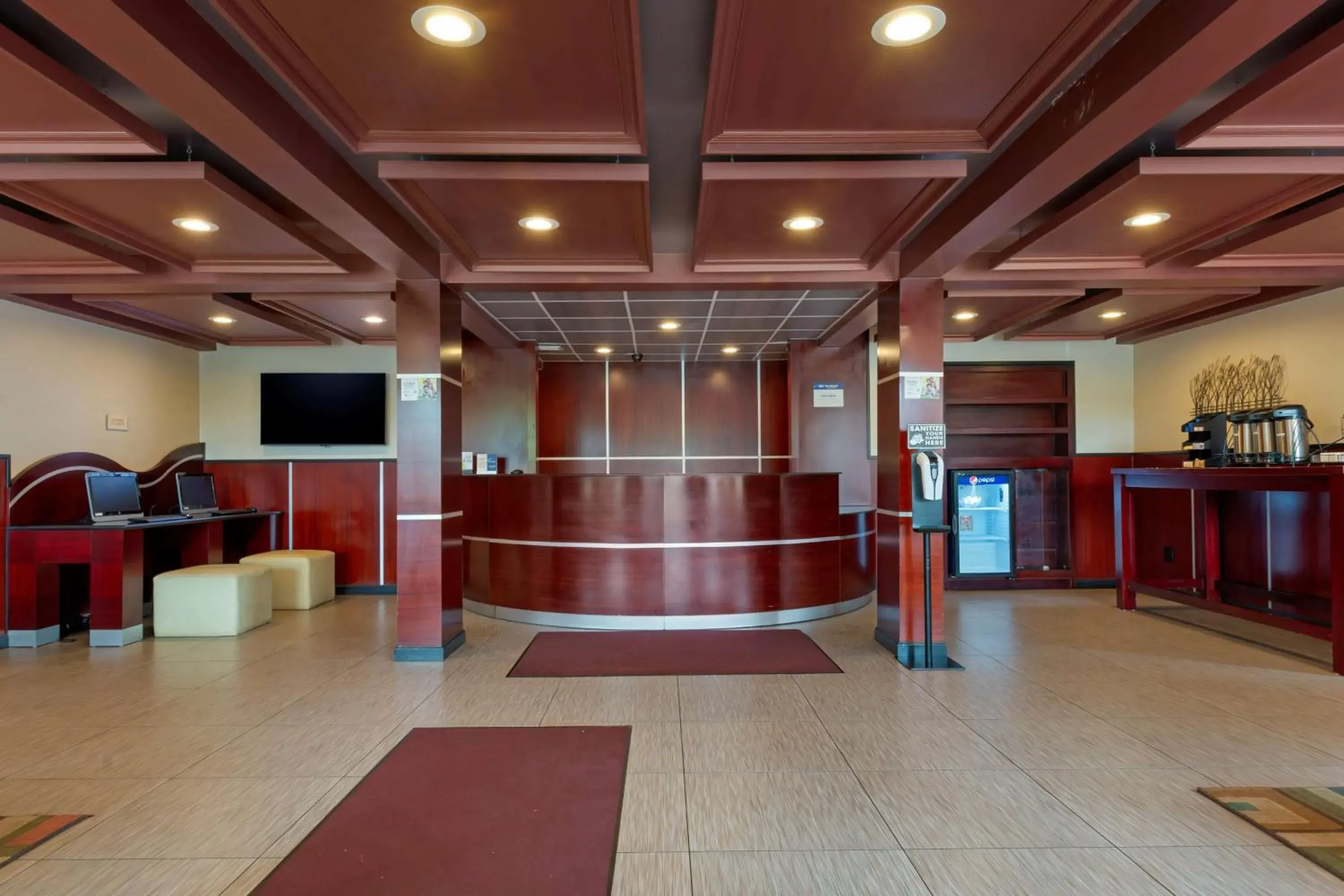 Lobby or reception in BEST WESTERN PLUS Poconos Lobby or reception in BEST WESTERN PLUS Poconos