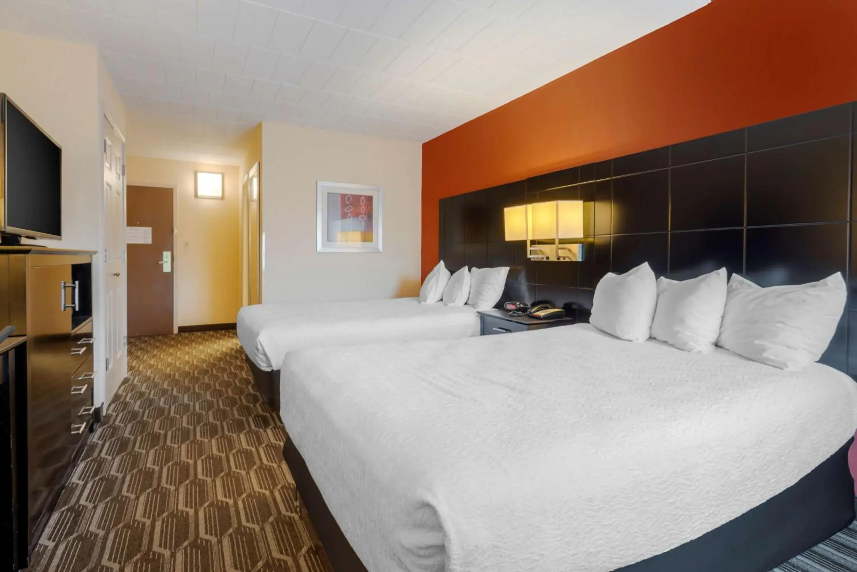 Bedroom, Bed in BEST WESTERN PLUS Poconos Bedroom, Bed in BEST WESTERN PLUS Poconos