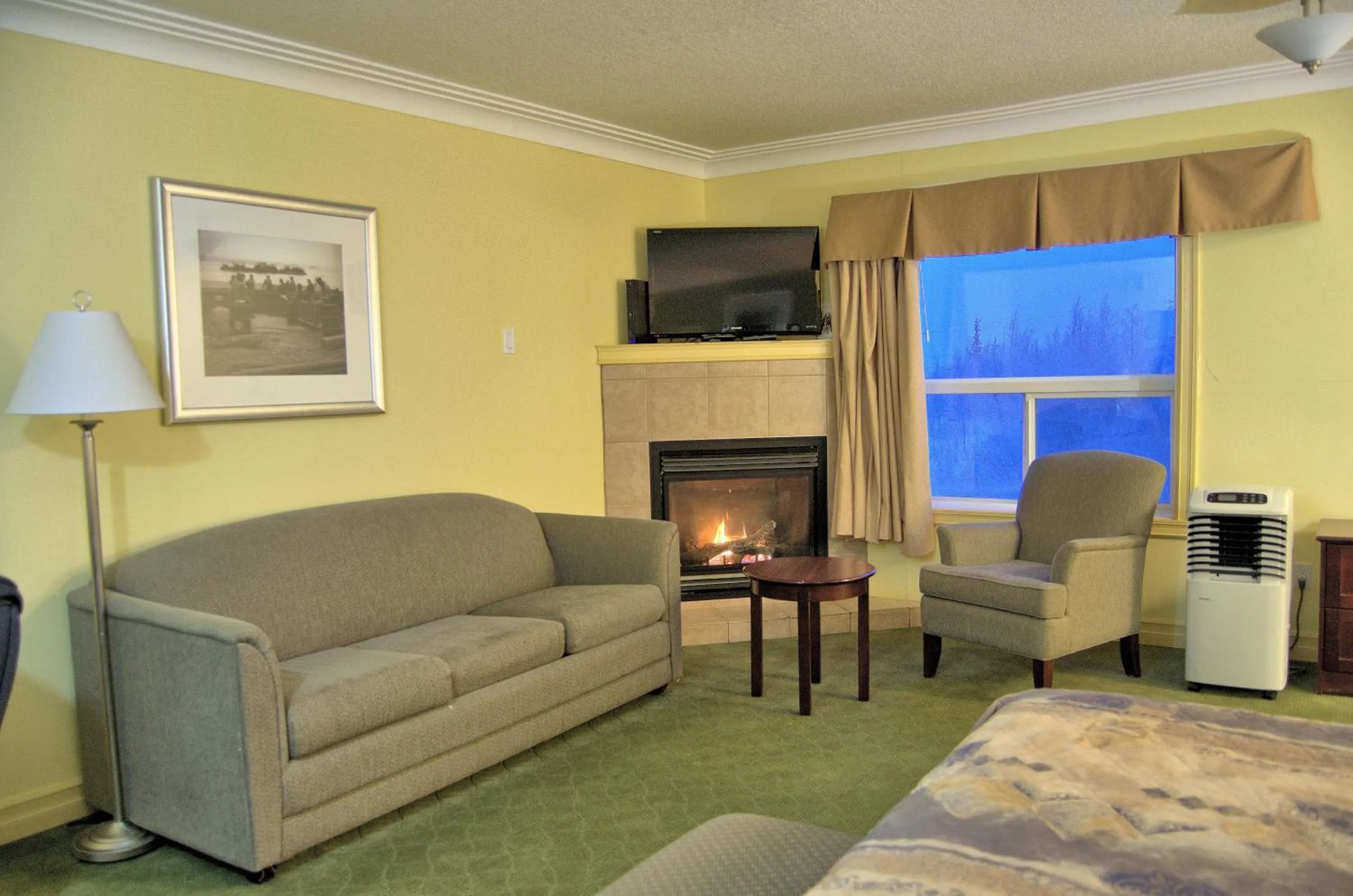 Communal lounge/ TV room in Nova Inn Inuvik
