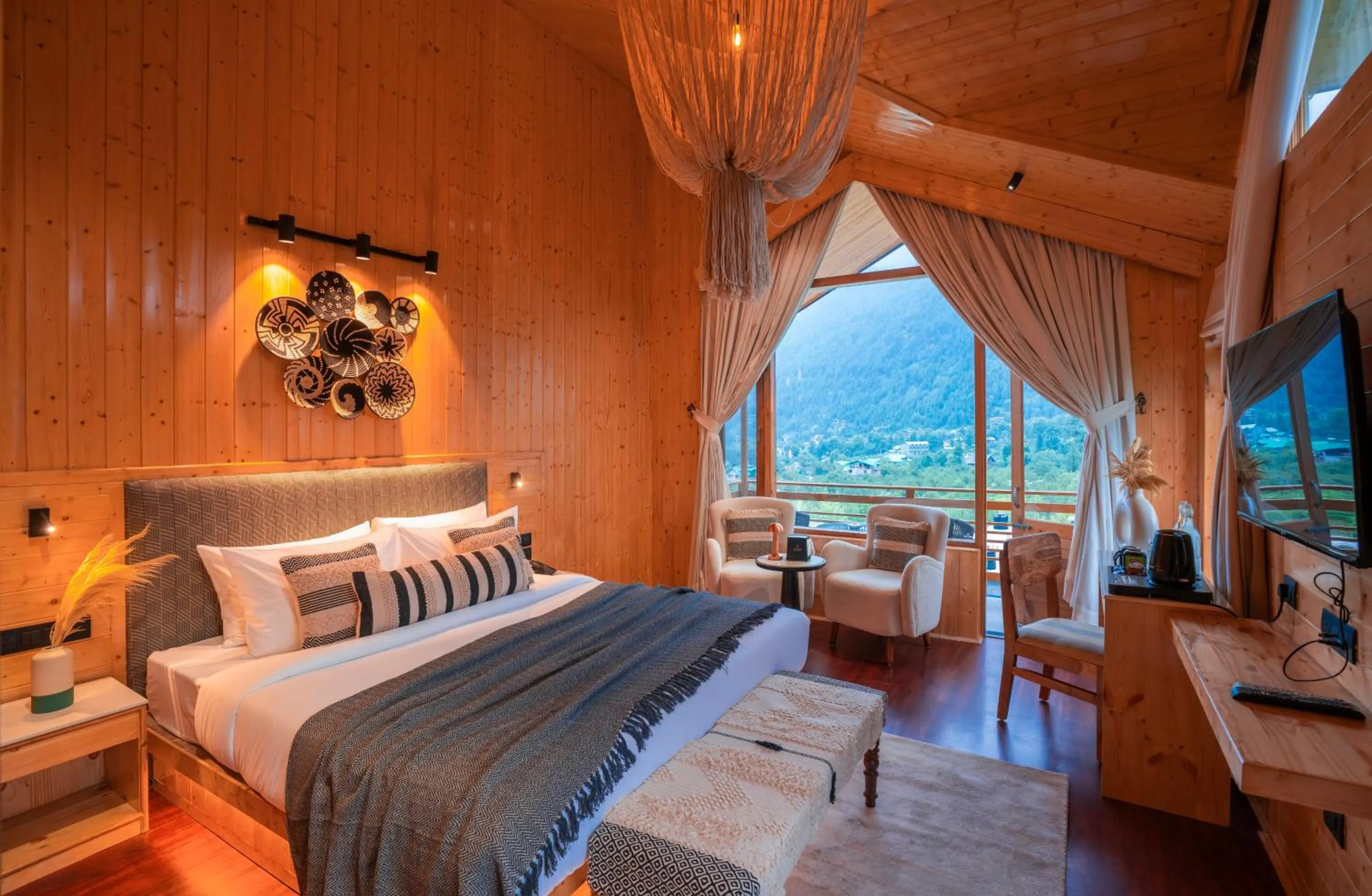 Photo of the whole room, Bed in Olgah Manali