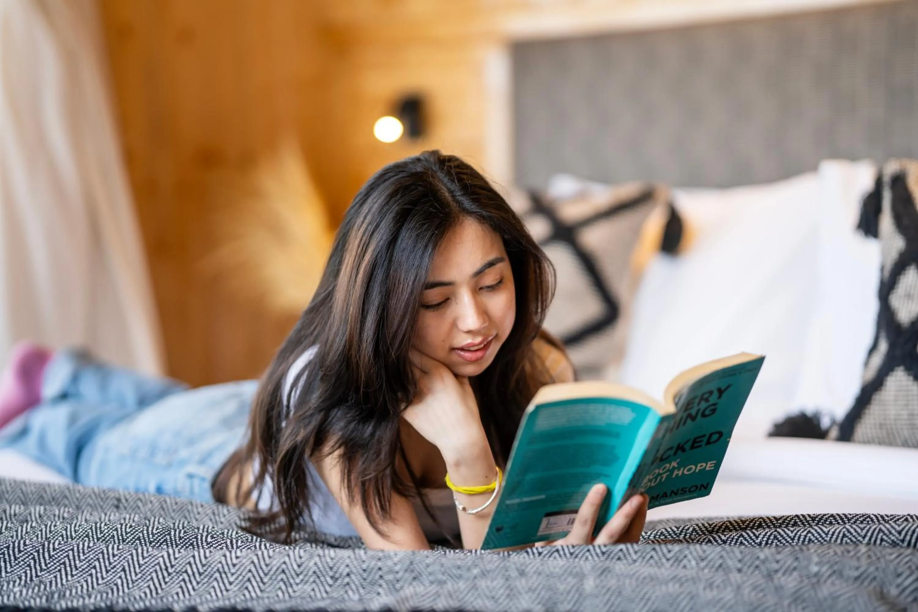 People, Bed in Olgah Manali