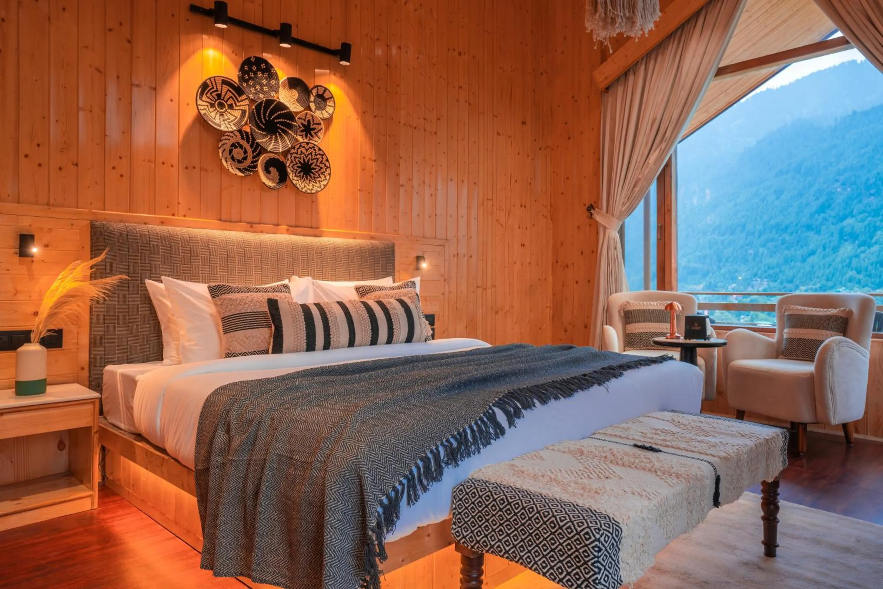 Mountain view, Bed in Olgah Manali